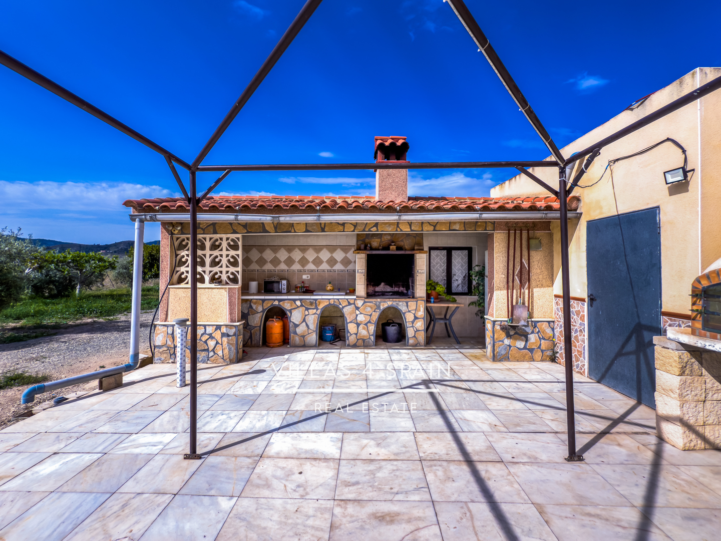 Resale - 3 Bed 3 Bath Villa with Private Pool and Expansive 12,000m² Plot in Hondón de las Nieves - Carr. a Hondón de los Frailes - Alicante Resale - 3 Bed 3 Bath Villa with Private Pool and Expansive 12,000m² Plot in Hondón de las Nieves - Carr. a Hondón de los Frailes - Alicante