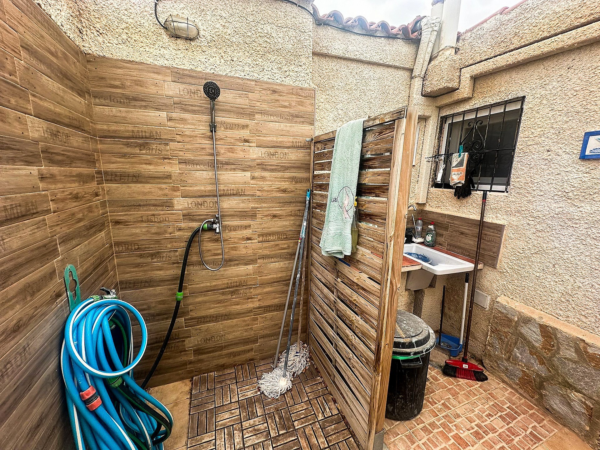 Resale - 4 Bedroom 2 Bathroom Villa in Agost - - Alicante Resale - 4 Bedroom 2 Bathroom Villa in Agost - - Alicante
