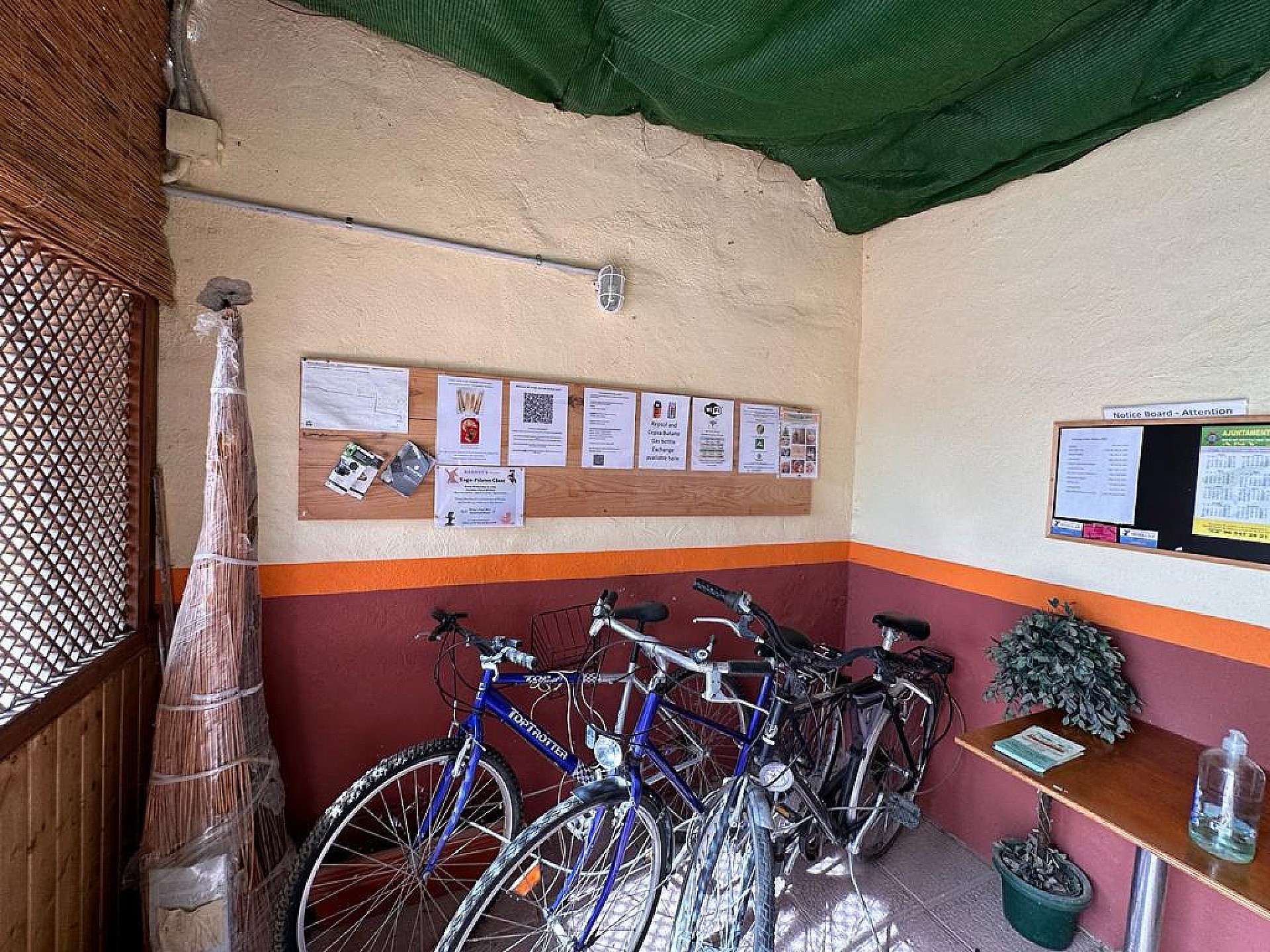 Resale - 3 Bedroom 1 Bathroom Commercial in Pinoso - - Alicante Resale - 3 Bedroom 1 Bathroom Commercial in Pinoso - - Alicante