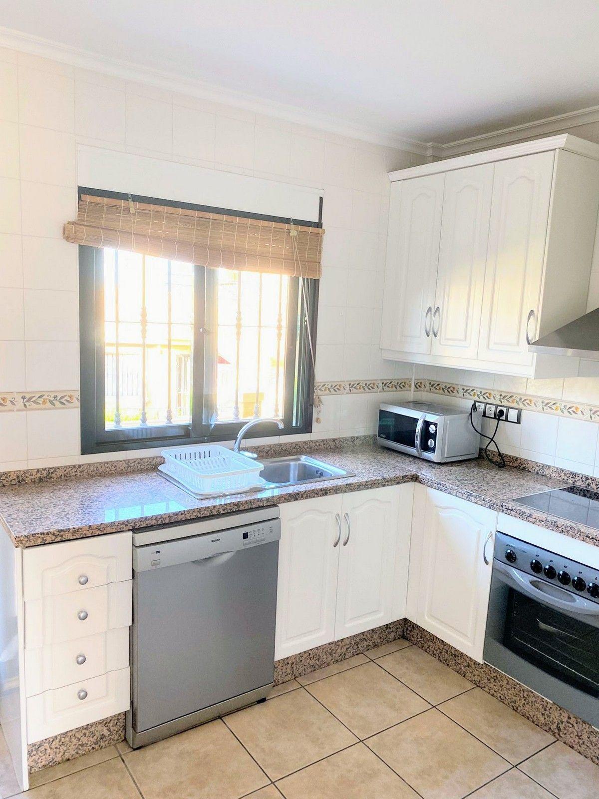 Resale - 3 Bedroom 2 Bathroom Chalet in Villamartín - Villamartin - Alicante Resale - 3 Bedroom 2 Bathroom Chalet in Villamartín - Villamartin - Alicante