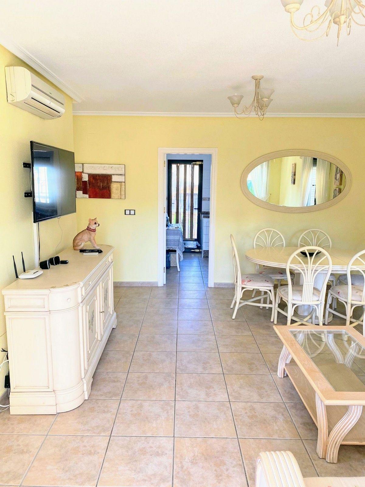 Resale - 3 Bedroom 2 Bathroom Chalet in Villamartín - Villamartin - Alicante Resale - 3 Bedroom 2 Bathroom Chalet in Villamartín - Villamartin - Alicante