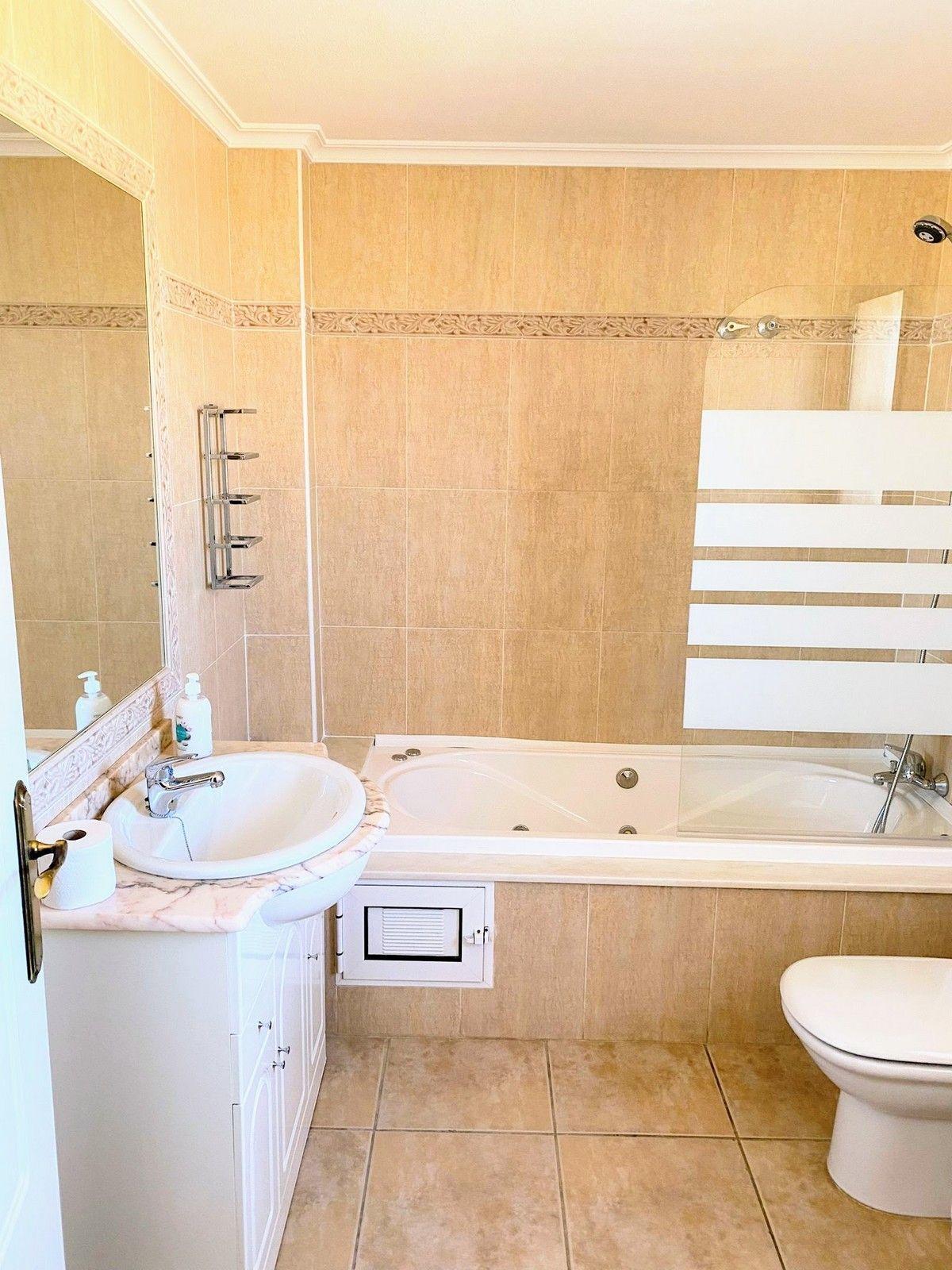 Resale - 3 Bedroom 2 Bathroom Chalet in Villamartín - Villamartin - Alicante Resale - 3 Bedroom 2 Bathroom Chalet in Villamartín - Villamartin - Alicante