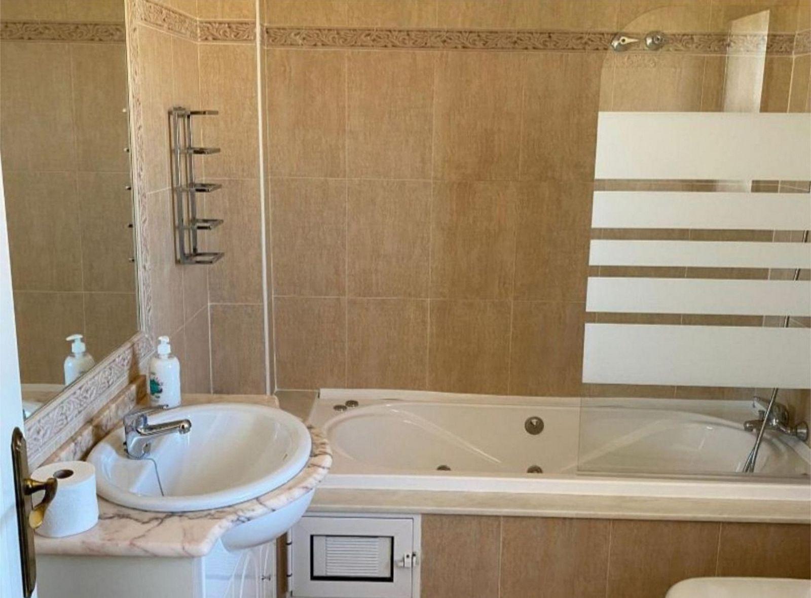 Resale - 3 Bedroom 2 Bathroom Chalet in Villamartín - Villamartin - Alicante Resale - 3 Bedroom 2 Bathroom Chalet in Villamartín - Villamartin - Alicante