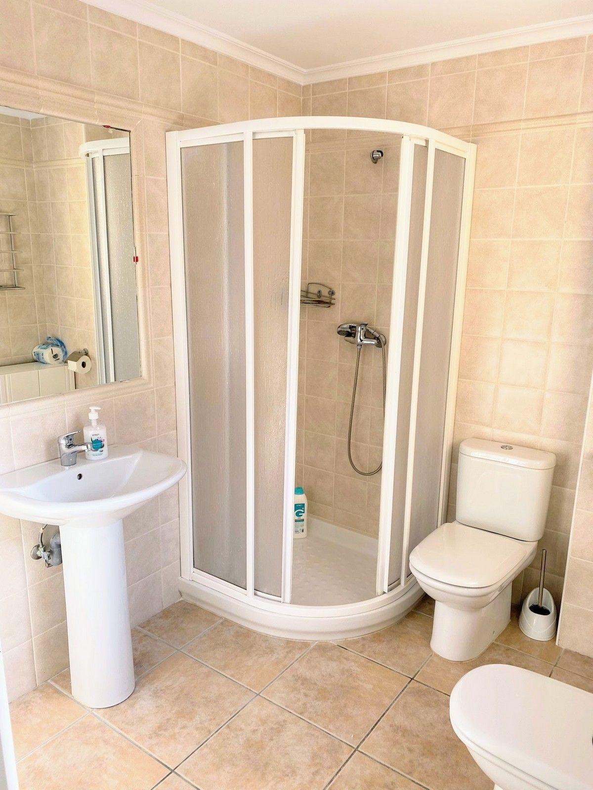 Resale - 3 Bedroom 2 Bathroom Chalet in Villamartín - Villamartin - Alicante Resale - 3 Bedroom 2 Bathroom Chalet in Villamartín - Villamartin - Alicante