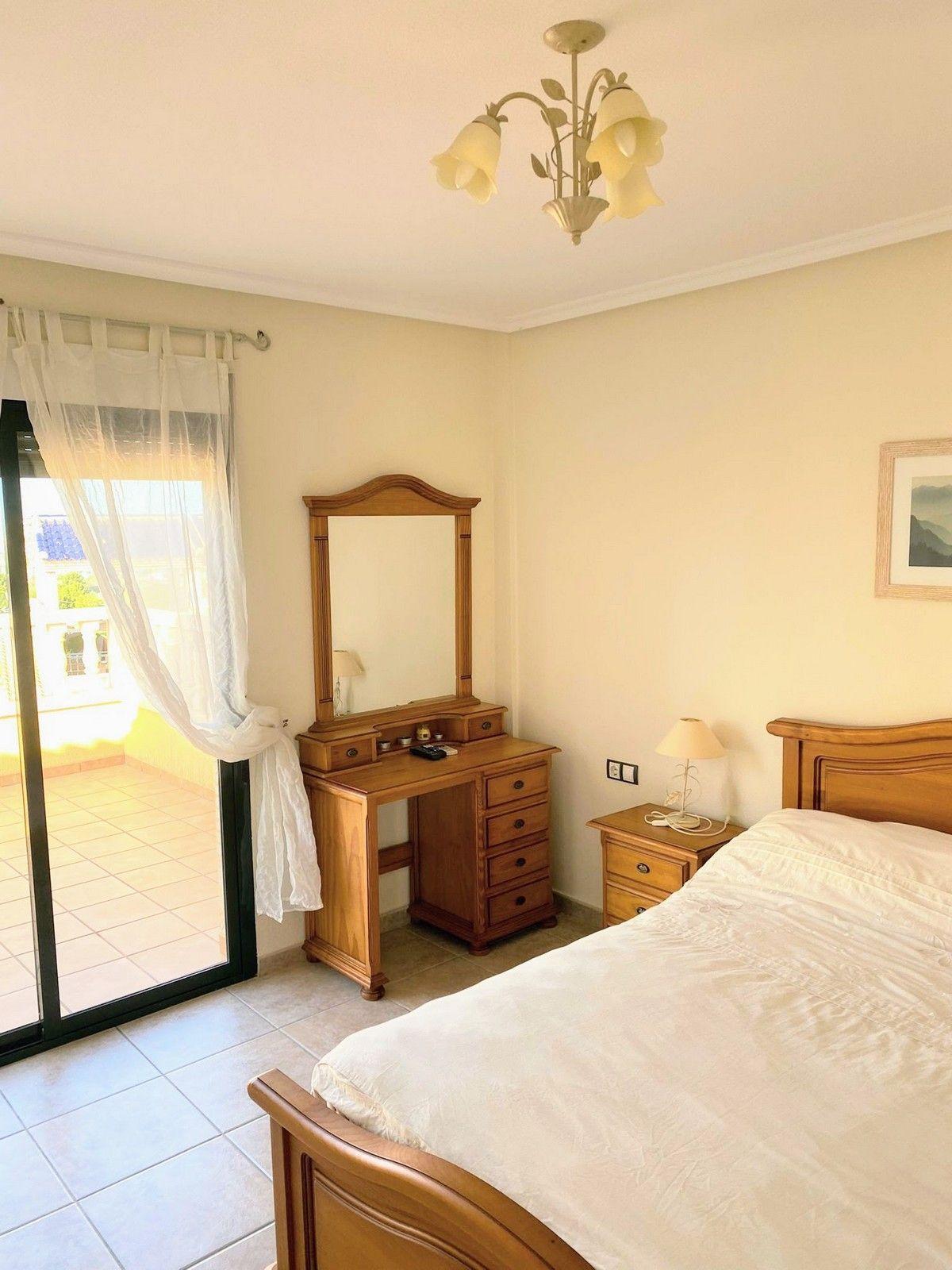 Resale - 3 Bedroom 2 Bathroom Chalet in Villamartín - Villamartin - Alicante Resale - 3 Bedroom 2 Bathroom Chalet in Villamartín - Villamartin - Alicante