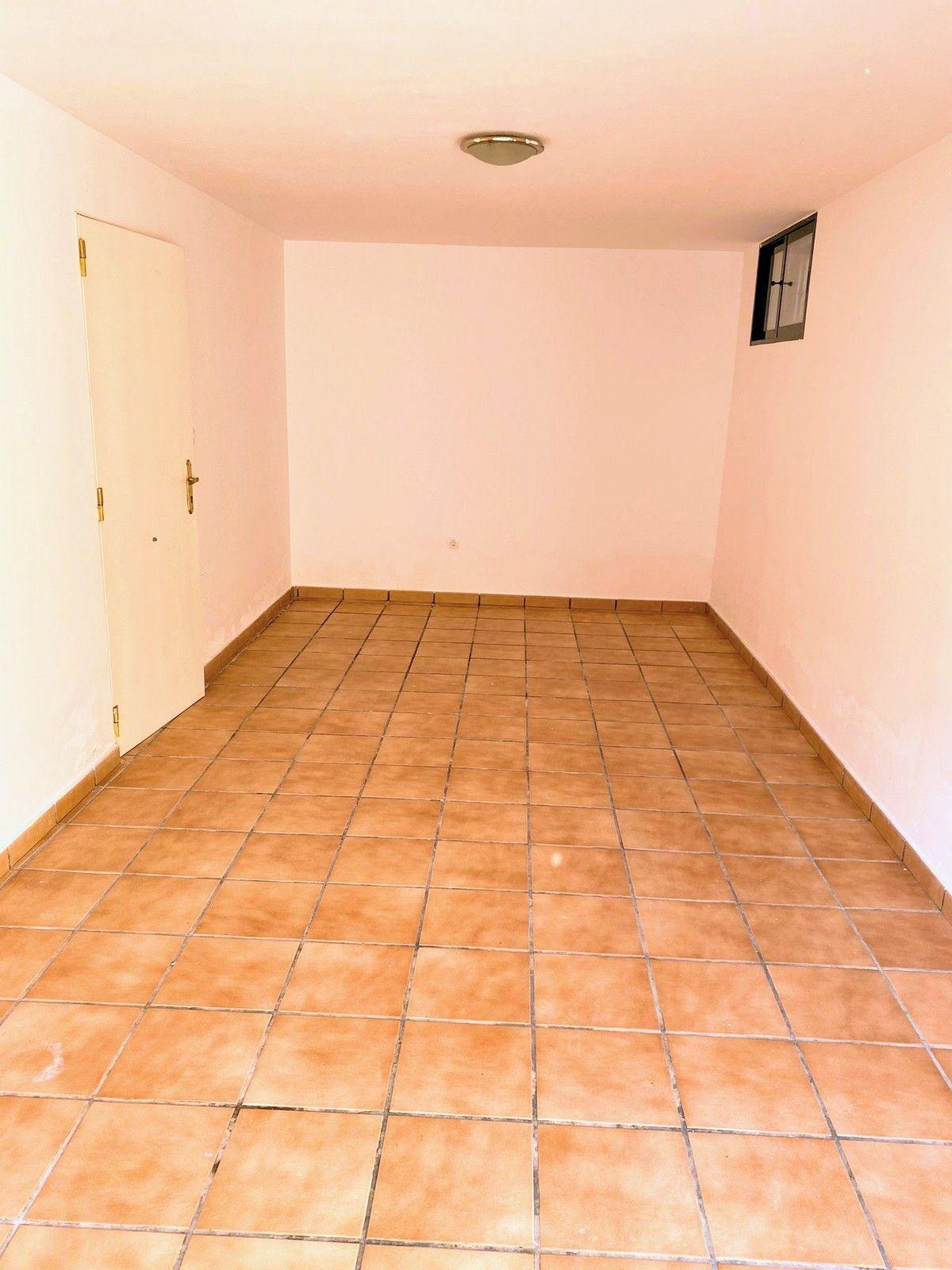 Resale - 3 Bedroom 2 Bathroom Chalet in Villamartín - Villamartin - Alicante Resale - 3 Bedroom 2 Bathroom Chalet in Villamartín - Villamartin - Alicante