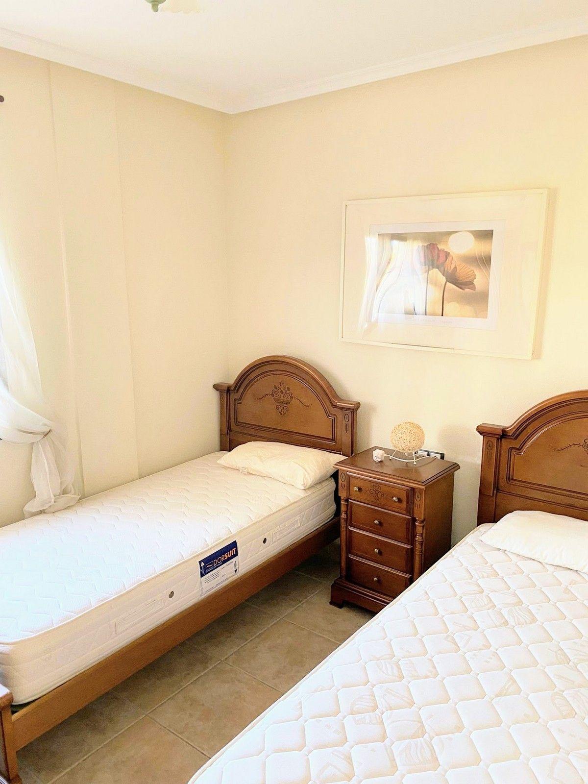 Resale - 3 Bedroom 2 Bathroom Chalet in Villamartín - Villamartin - Alicante Resale - 3 Bedroom 2 Bathroom Chalet in Villamartín - Villamartin - Alicante