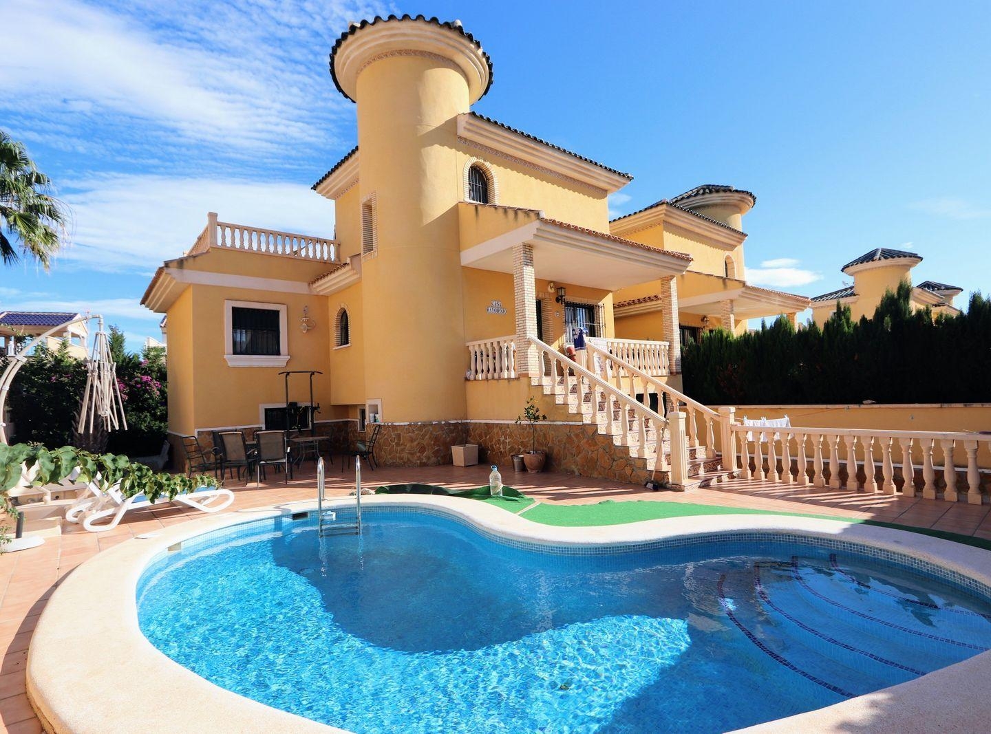 3 Bedroom 2 Bathroom Chalet in Villamartín