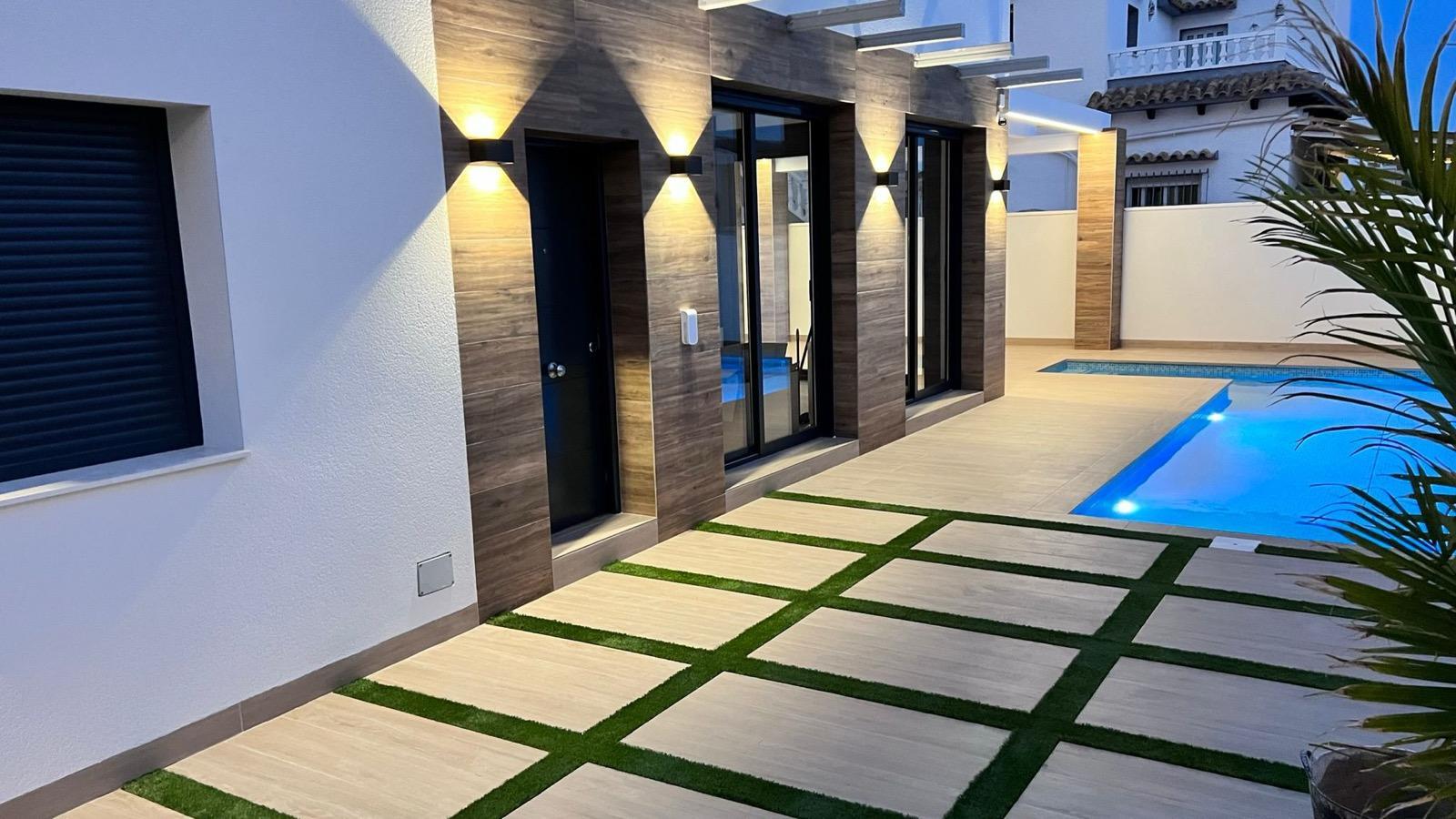 Resale - 3 Bedroom 3 Bathroom Chalet in Orihuela Costa - Villamartin - Alicante Resale - 3 Bedroom 3 Bathroom Chalet in Orihuela Costa - Villamartin - Alicante