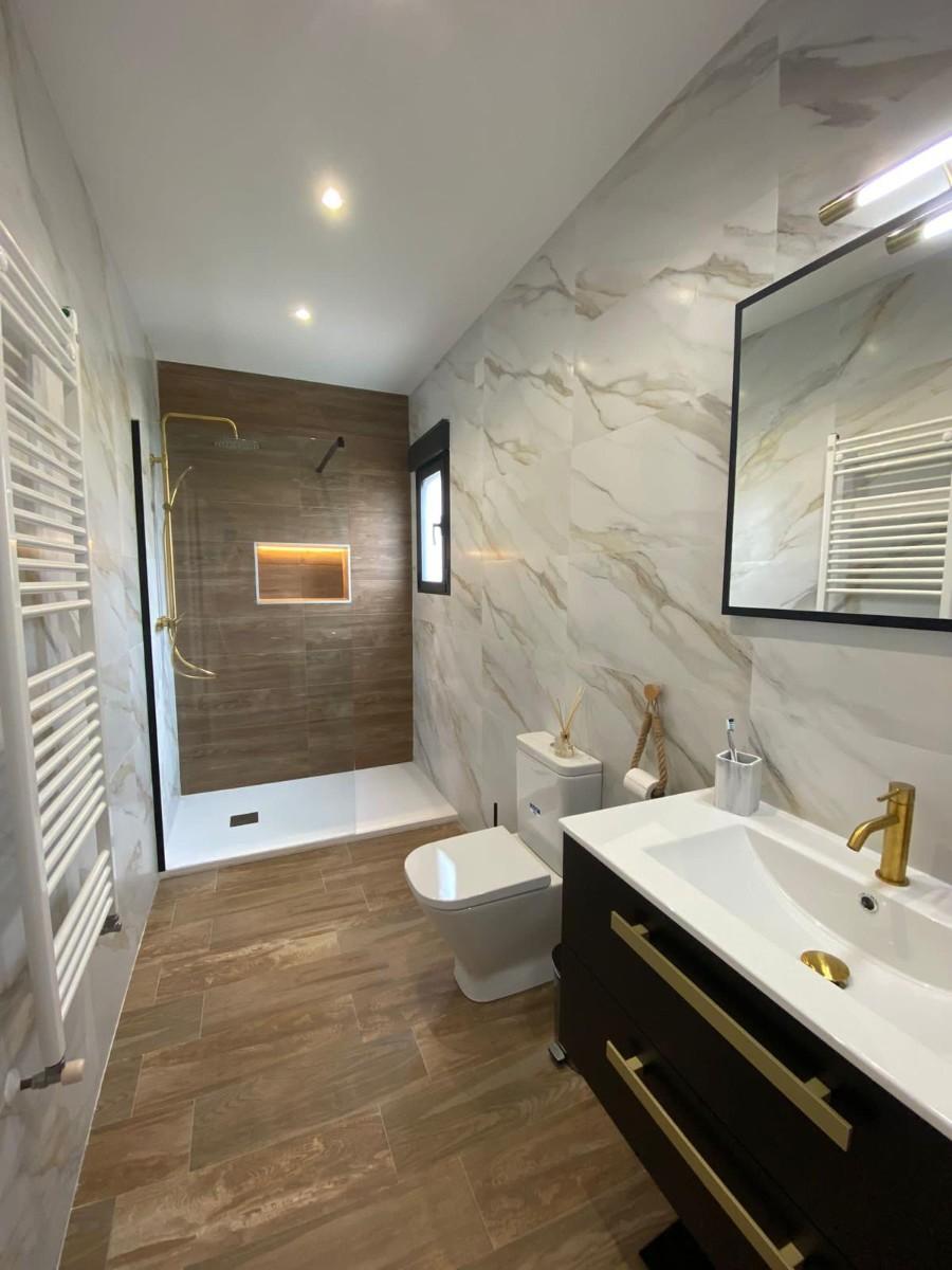 Resale - 3 Bedroom 3 Bathroom Chalet in Orihuela Costa - Villamartin - Alicante Resale - 3 Bedroom 3 Bathroom Chalet in Orihuela Costa - Villamartin - Alicante