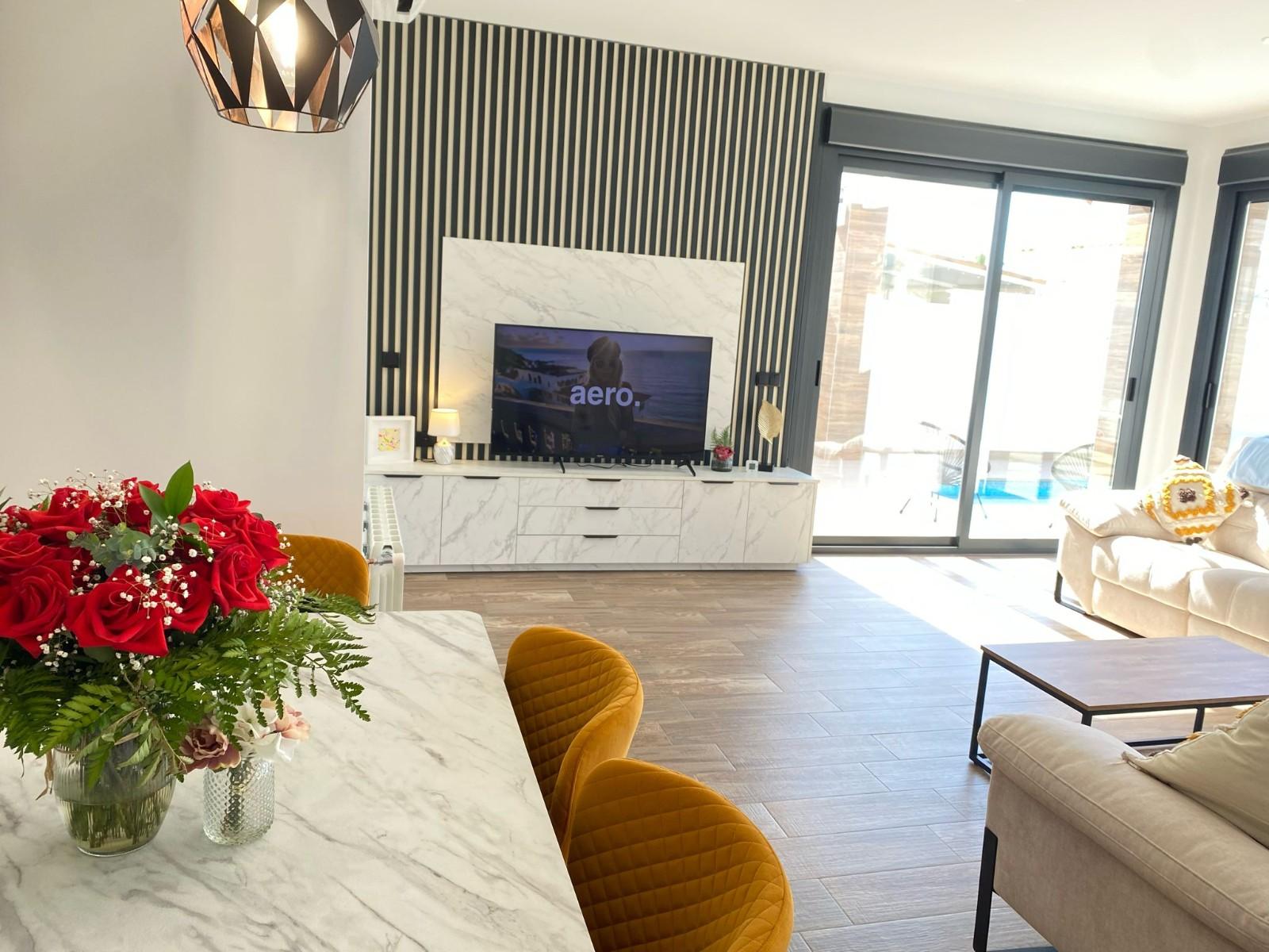 Resale - 3 Bedroom 3 Bathroom Chalet in Orihuela Costa - Villamartin - Alicante Resale - 3 Bedroom 3 Bathroom Chalet in Orihuela Costa - Villamartin - Alicante