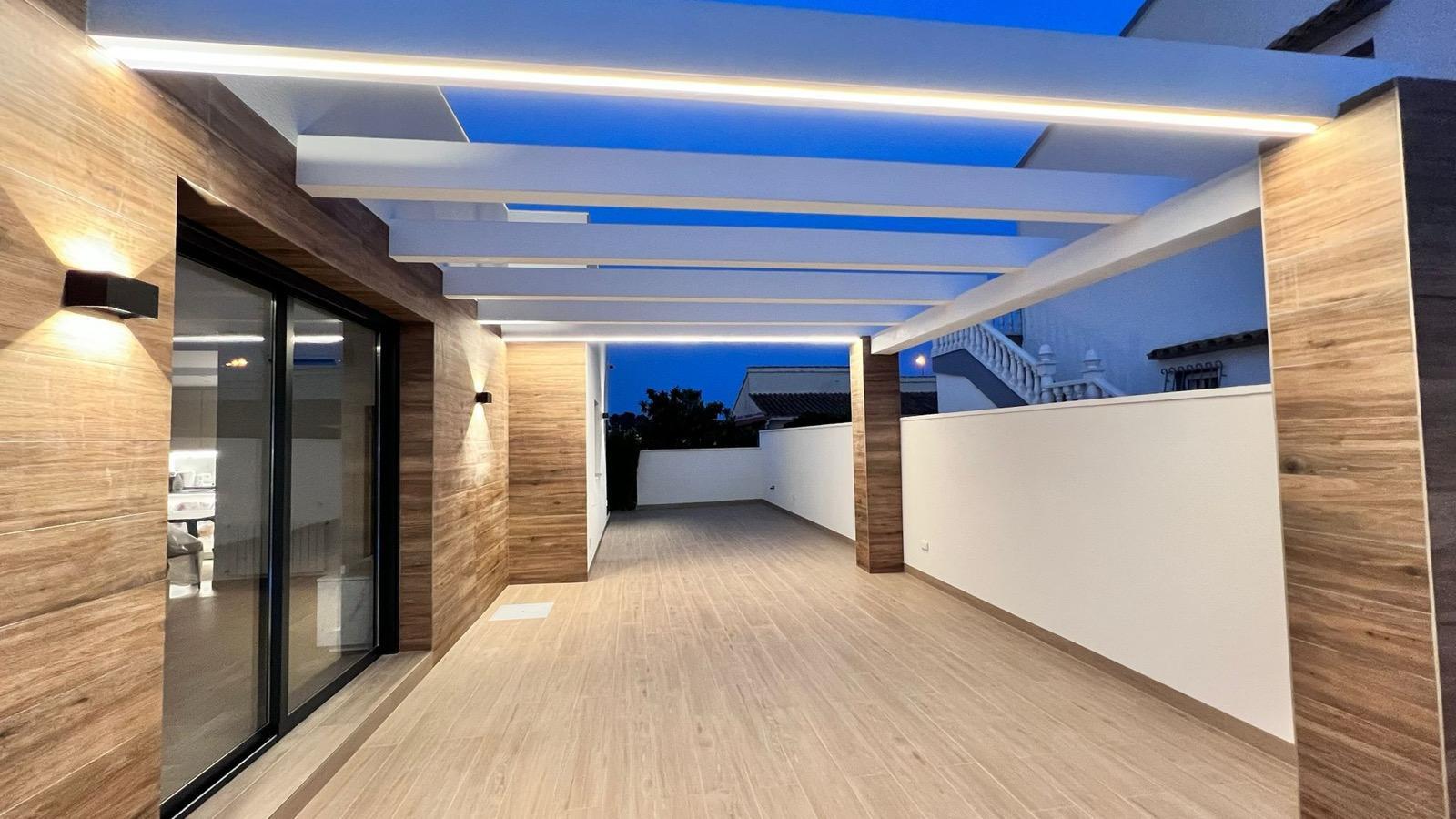 Resale - 3 Bedroom 3 Bathroom Chalet in Orihuela Costa - Villamartin - Alicante Resale - 3 Bedroom 3 Bathroom Chalet in Orihuela Costa - Villamartin - Alicante
