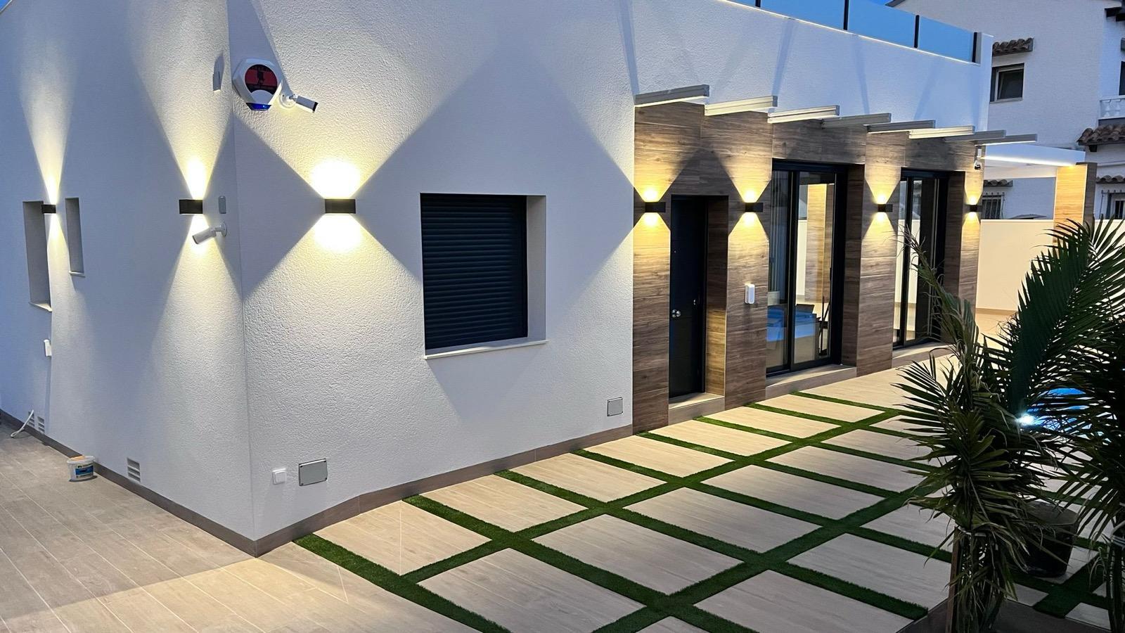 Resale - 3 Bedroom 3 Bathroom Chalet in Orihuela Costa - Villamartin - Alicante Resale - 3 Bedroom 3 Bathroom Chalet in Orihuela Costa - Villamartin - Alicante