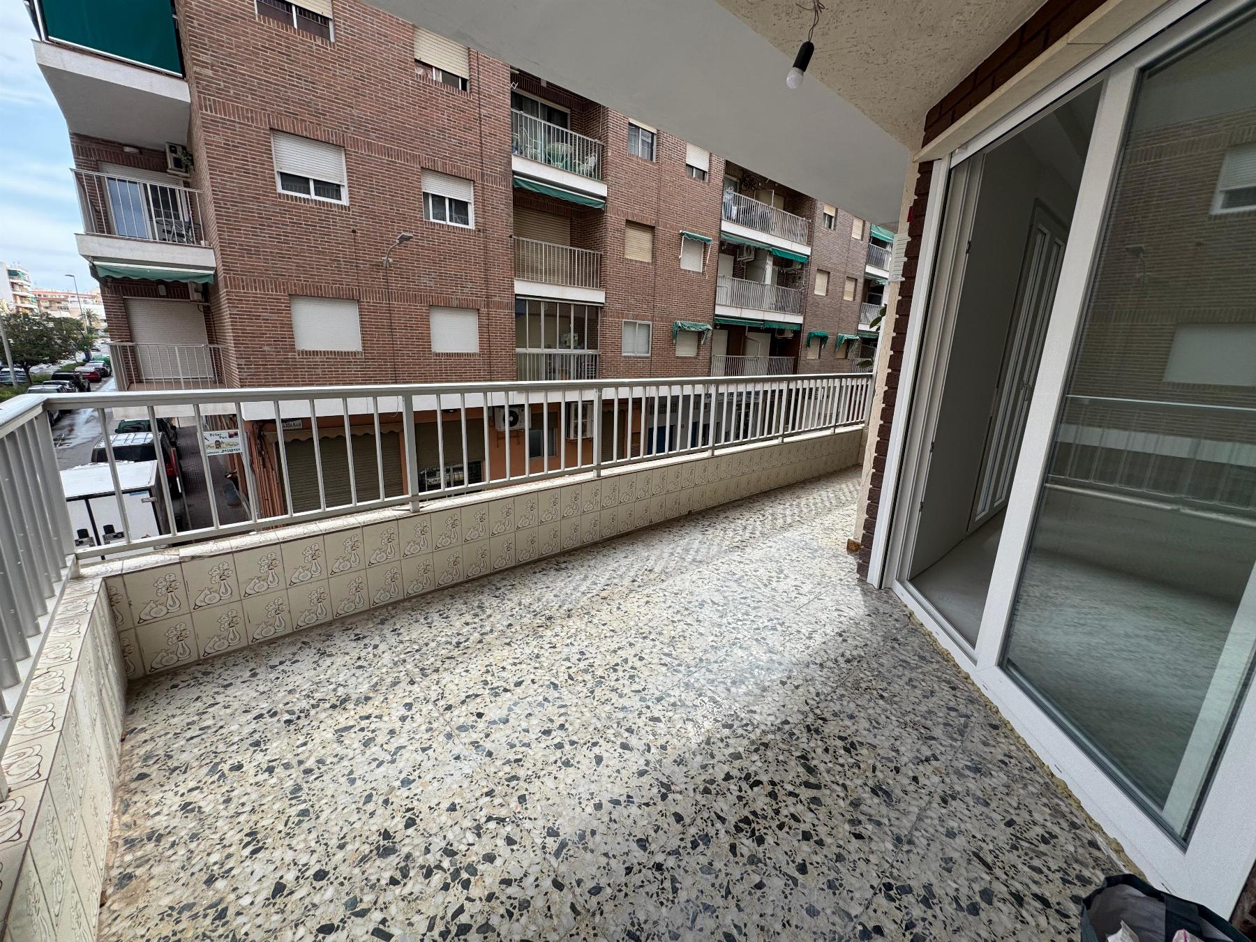 Resale - 3 Bedroom 2 Bathroom Apartamento in Torrevieja - Playa del Acequión - Alicante Resale - 3 Bedroom 2 Bathroom Apartamento in Torrevieja - Playa del Acequión - Alicante