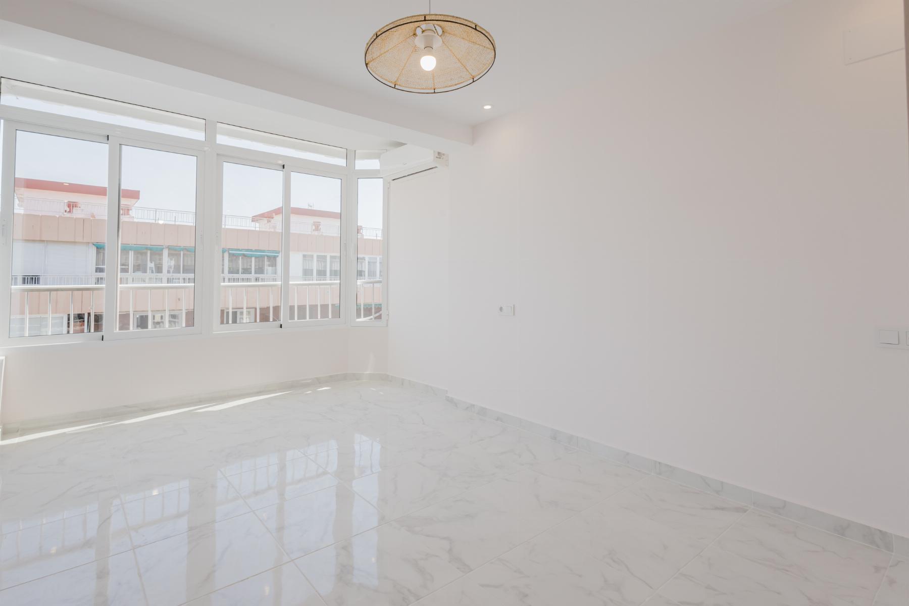 Resale - 3 Bedroom 3 Bathroom Apartamento in Torrevieja - Playa de La Acequion - Alicante Resale - 3 Bedroom 3 Bathroom Apartamento in Torrevieja - Playa de La Acequion - Alicante