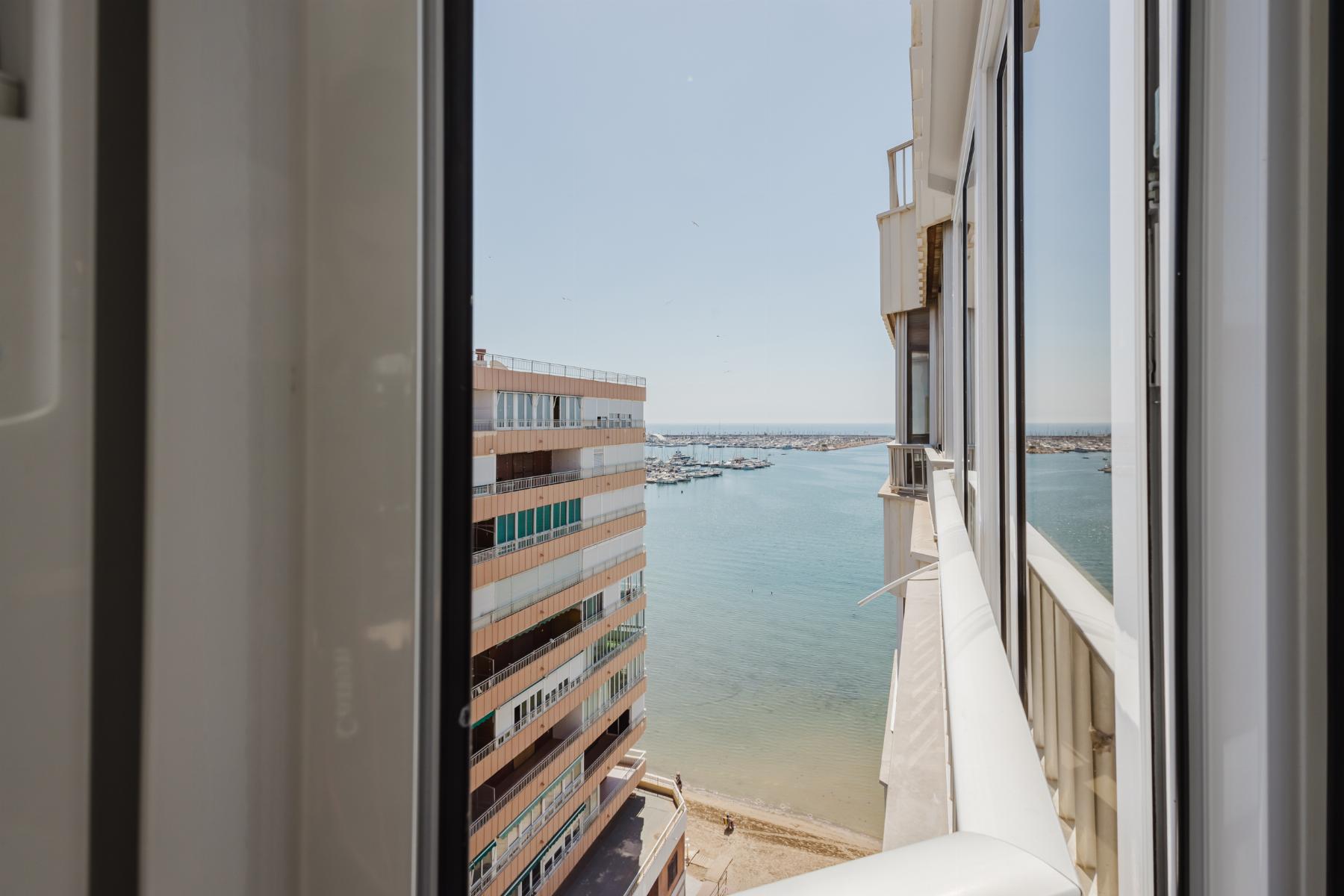 Resale - 3 Bedroom 3 Bathroom Apartamento in Torrevieja - Playa de La Acequion - Alicante Resale - 3 Bedroom 3 Bathroom Apartamento in Torrevieja - Playa de La Acequion - Alicante