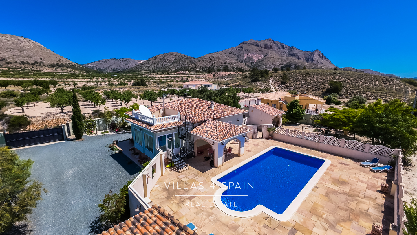 Resale - 3 Bedroom 3 Bathroom Villa with private pool and large plot in Macisvenda - cam. de la boquera - Murcia Resale - 3 Bedroom 3 Bathroom Villa with private pool and large plot in Macisvenda - cam. de la boquera - Murcia
