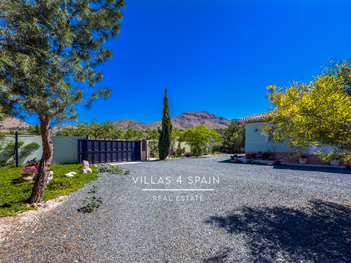 Resale - 3 Bedroom 3 Bathroom Villa with private pool and large plot in Macisvenda - cam. de la boquera - Murcia Resale - 3 Bedroom 3 Bathroom Villa with private pool and large plot in Macisvenda - cam. de la boquera - Murcia