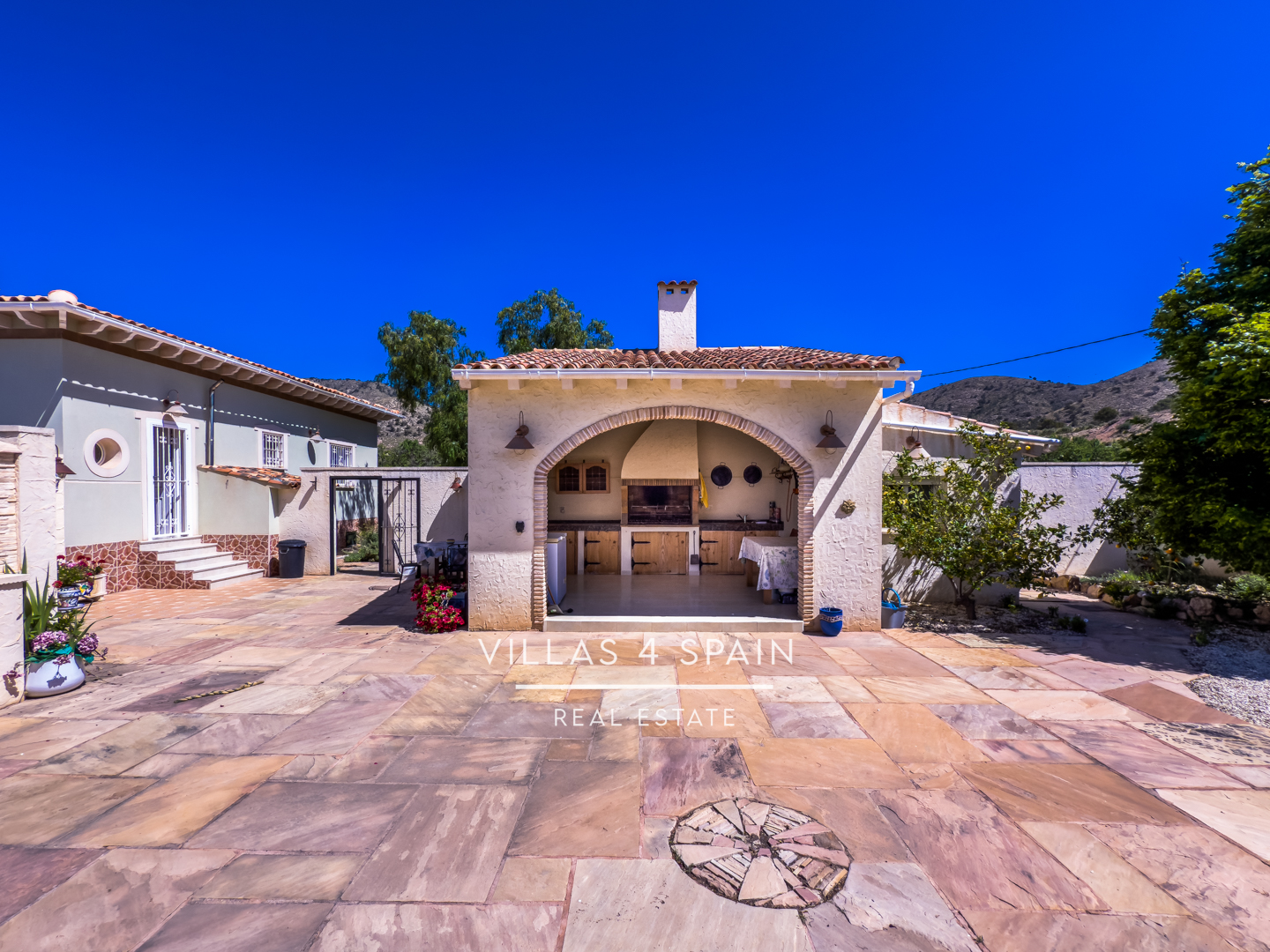 Resale - 3 Bedroom 3 Bathroom Villa with private pool and large plot in Macisvenda - cam. de la boquera - Murcia Resale - 3 Bedroom 3 Bathroom Villa with private pool and large plot in Macisvenda - cam. de la boquera - Murcia