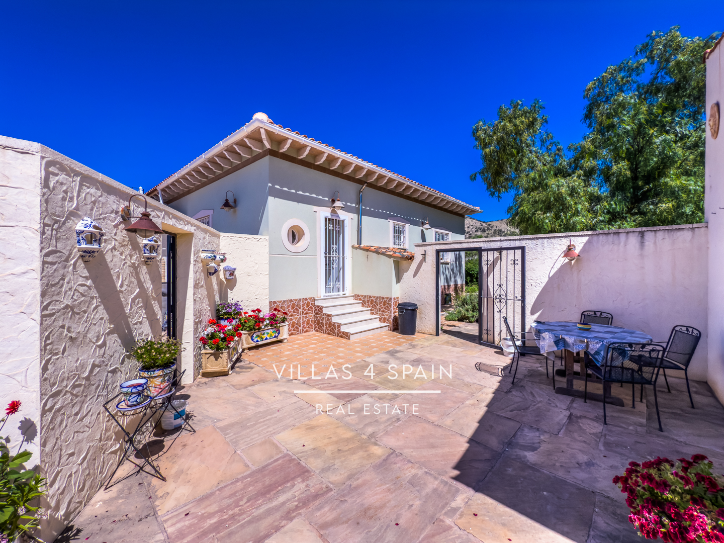 Resale - 3 Bedroom 3 Bathroom Villa with private pool and large plot in Macisvenda - cam. de la boquera - Murcia Resale - 3 Bedroom 3 Bathroom Villa with private pool and large plot in Macisvenda - cam. de la boquera - Murcia
