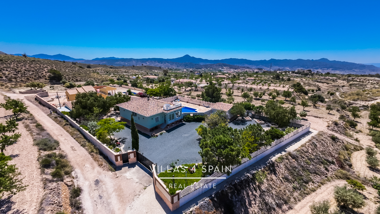 Resale - 3 Bedroom 3 Bathroom Villa with private pool and large plot in Macisvenda - cam. de la boquera - Murcia Resale - 3 Bedroom 3 Bathroom Villa with private pool and large plot in Macisvenda - cam. de la boquera - Murcia