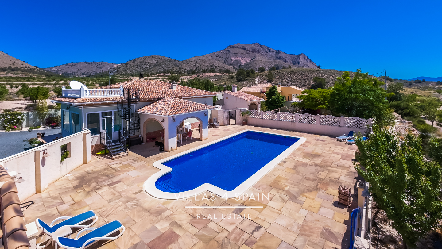 Resale - 3 Bedroom 3 Bathroom Villa with private pool and large plot in Macisvenda - cam. de la boquera - Murcia Resale - 3 Bedroom 3 Bathroom Villa with private pool and large plot in Macisvenda - cam. de la boquera - Murcia