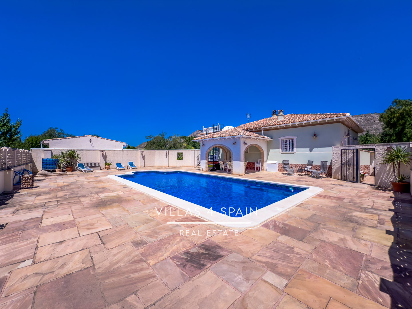 Resale - 3 Bedroom 3 Bathroom Villa with private pool and large plot in Macisvenda - cam. de la boquera - Murcia Resale - 3 Bedroom 3 Bathroom Villa with private pool and large plot in Macisvenda - cam. de la boquera - Murcia