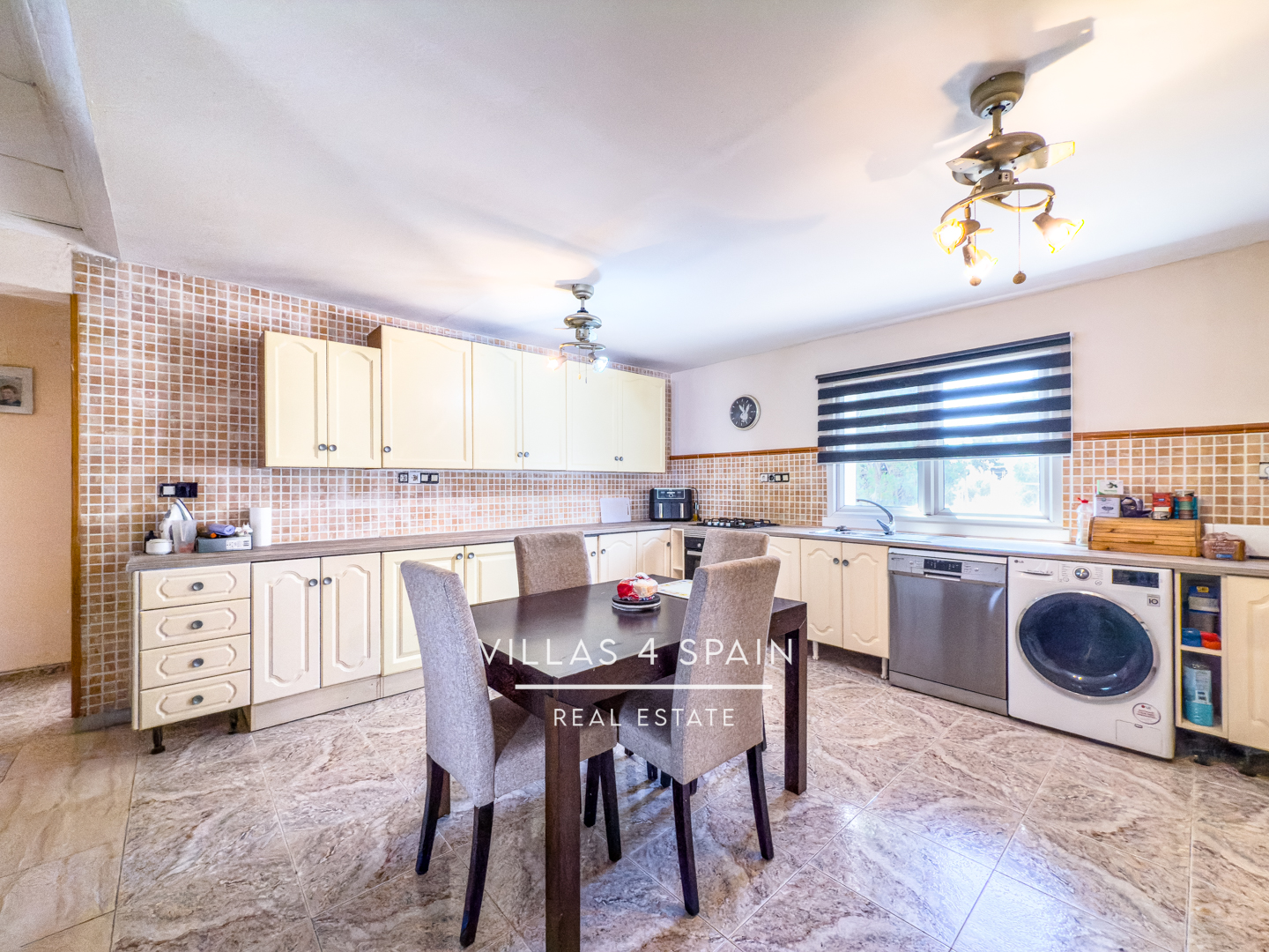 Resale - 12 Bedroom 6 bathroom villa with private pool in crevillente - Partida Ampla - Alicante Resale - 12 Bedroom 6 bathroom villa with private pool in crevillente - Partida Ampla - Alicante