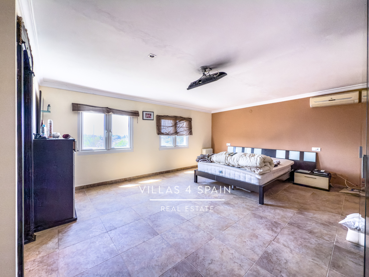 Resale - 12 Bedroom 6 bathroom villa with private pool in crevillente - Partida Ampla - Alicante Resale - 12 Bedroom 6 bathroom villa with private pool in crevillente - Partida Ampla - Alicante