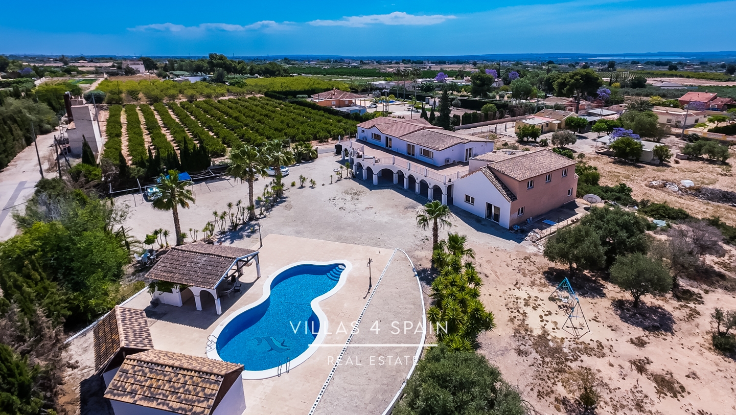 12 Bedroom 6 bathroom villa with private pool in crevillente