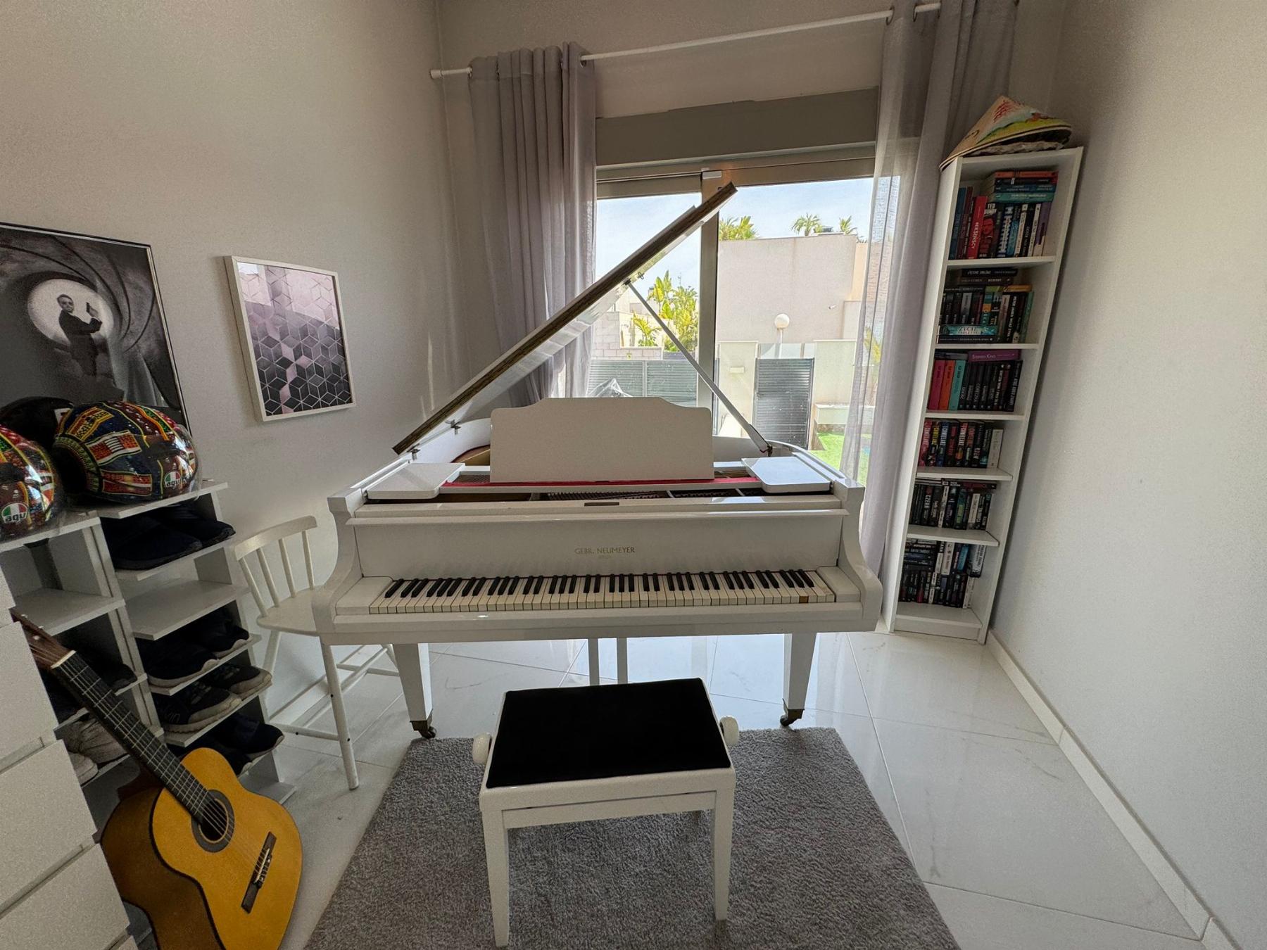 Resale - 5 Bedroom 4 Bathroom Chalet in Orihuela Costa - Villamartin - Alicante Resale - 5 Bedroom 4 Bathroom Chalet in Orihuela Costa - Villamartin - Alicante