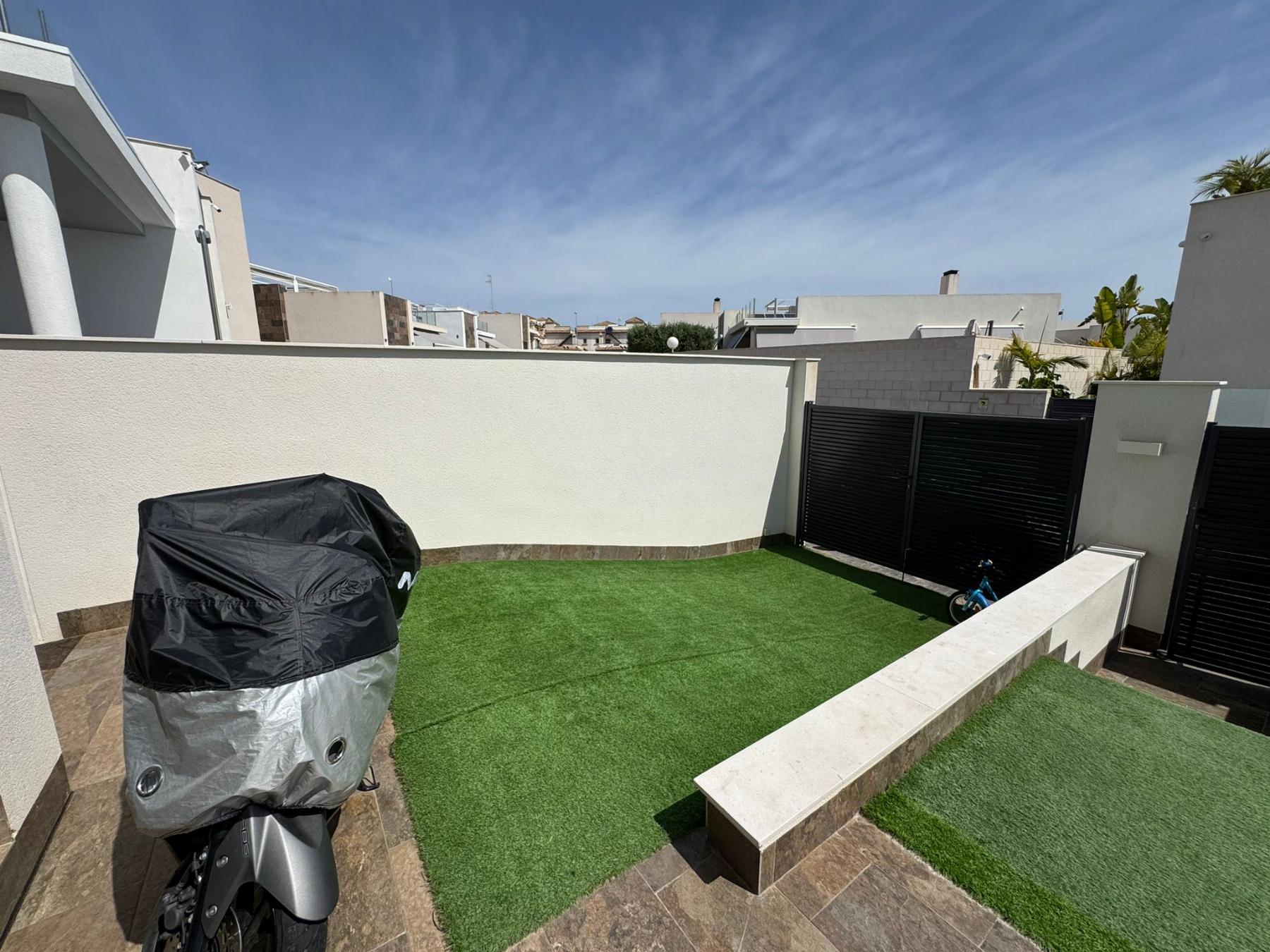 Resale - 5 Bedroom 4 Bathroom Chalet in Orihuela Costa - Villamartin - Alicante Resale - 5 Bedroom 4 Bathroom Chalet in Orihuela Costa - Villamartin - Alicante