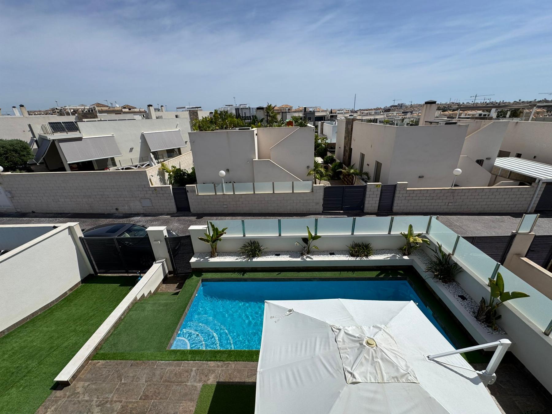 Resale - 5 Bedroom 4 Bathroom Chalet in Orihuela Costa - Villamartin - Alicante Resale - 5 Bedroom 4 Bathroom Chalet in Orihuela Costa - Villamartin - Alicante