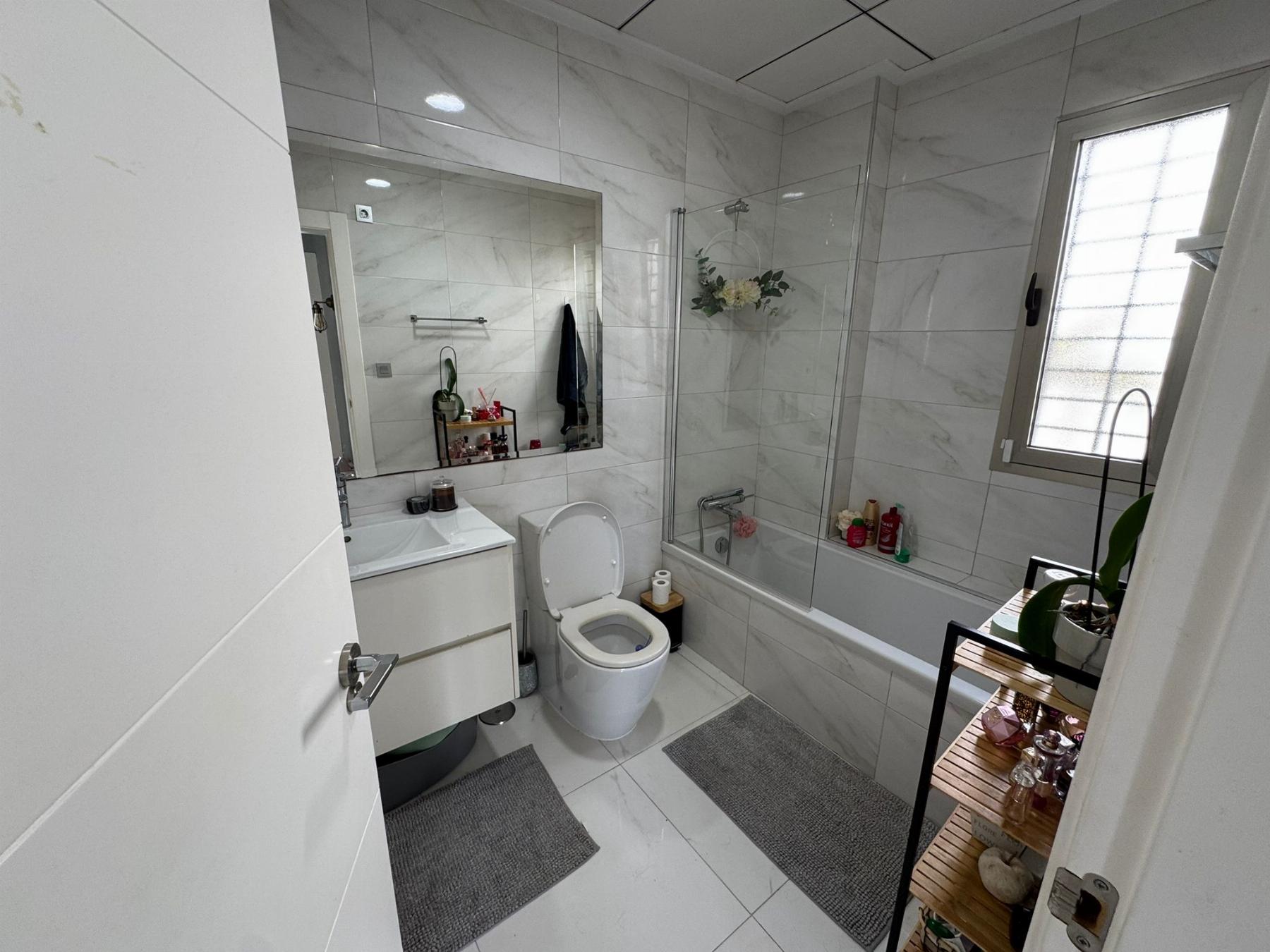 Resale - 5 Bedroom 4 Bathroom Chalet in Orihuela Costa - Villamartin - Alicante Resale - 5 Bedroom 4 Bathroom Chalet in Orihuela Costa - Villamartin - Alicante
