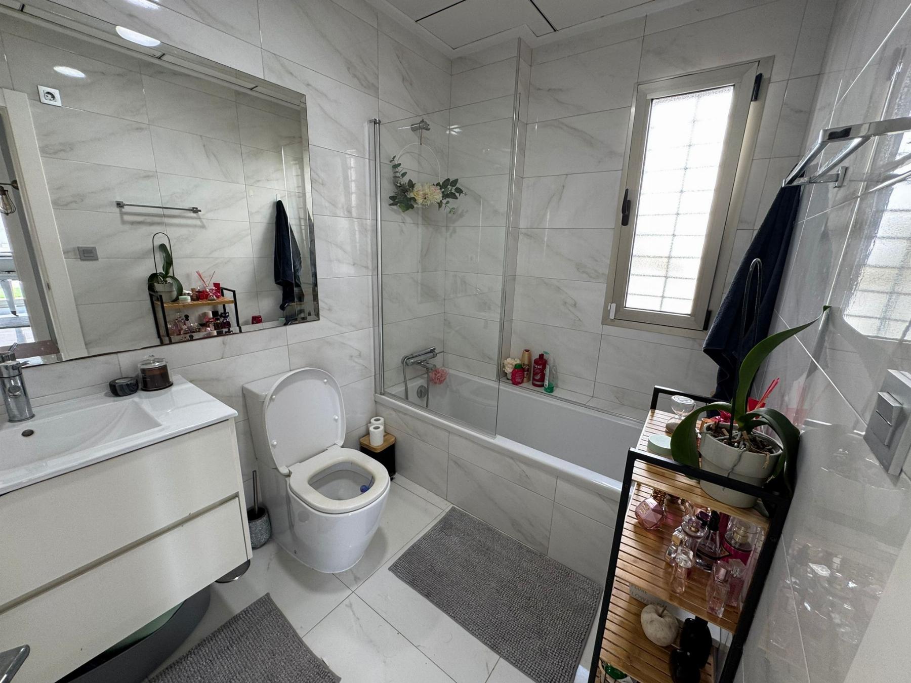 Resale - 5 Bedroom 4 Bathroom Chalet in Orihuela Costa - Villamartin - Alicante Resale - 5 Bedroom 4 Bathroom Chalet in Orihuela Costa - Villamartin - Alicante