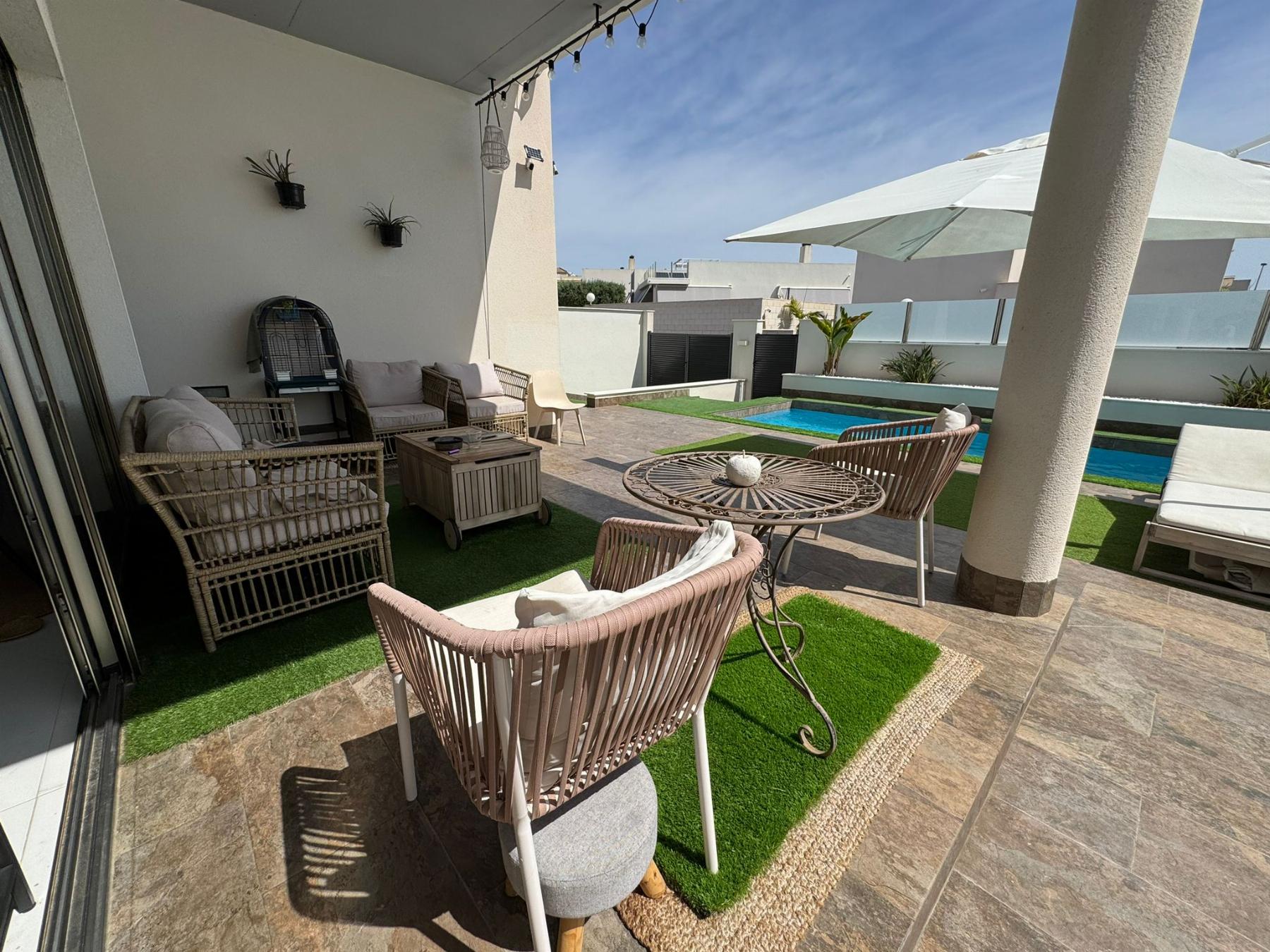 Resale - 5 Bedroom 4 Bathroom Chalet in Orihuela Costa - Villamartin - Alicante Resale - 5 Bedroom 4 Bathroom Chalet in Orihuela Costa - Villamartin - Alicante