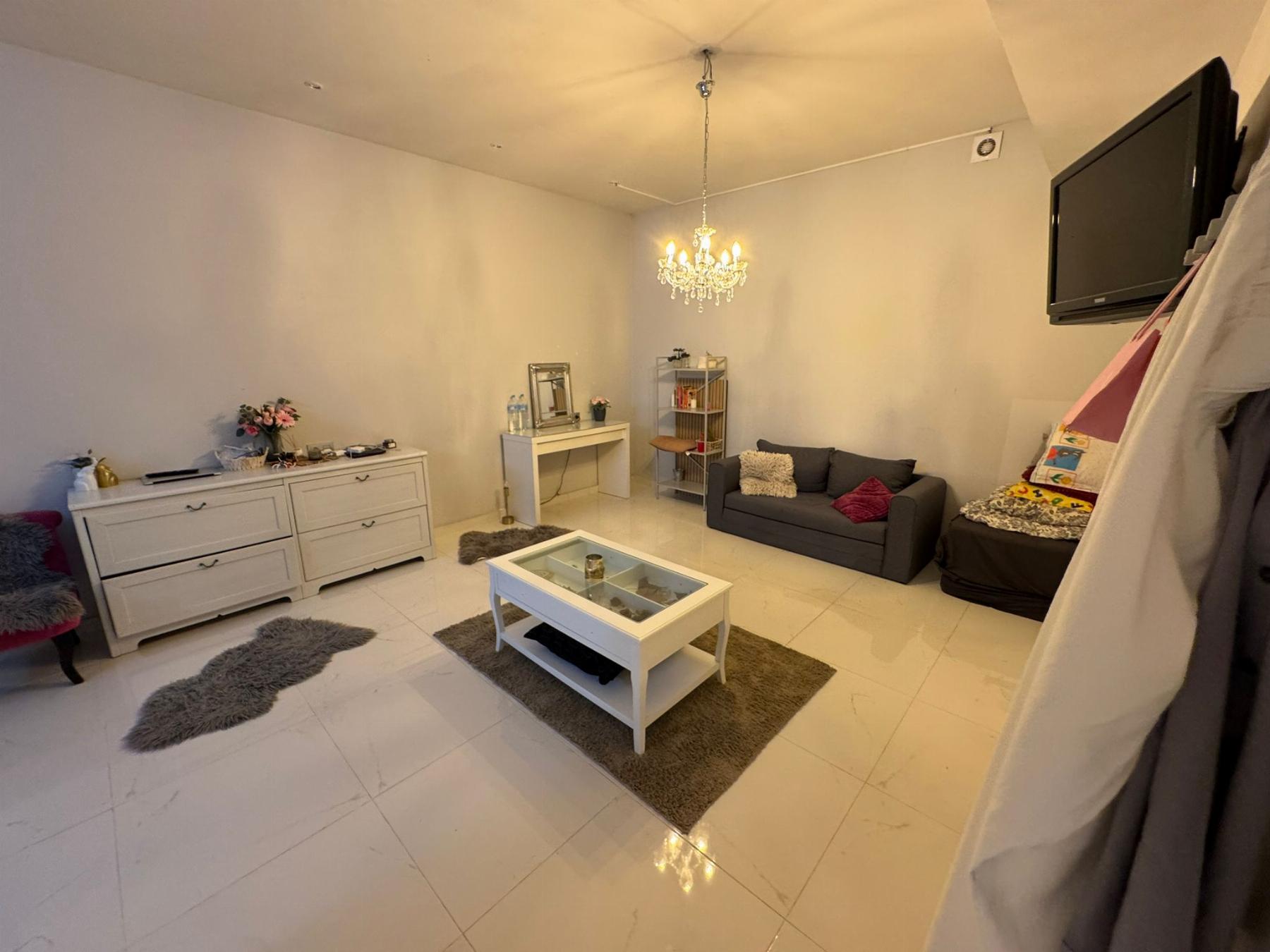 Resale - 5 Bedroom 4 Bathroom Chalet in Orihuela Costa - Villamartin - Alicante Resale - 5 Bedroom 4 Bathroom Chalet in Orihuela Costa - Villamartin - Alicante