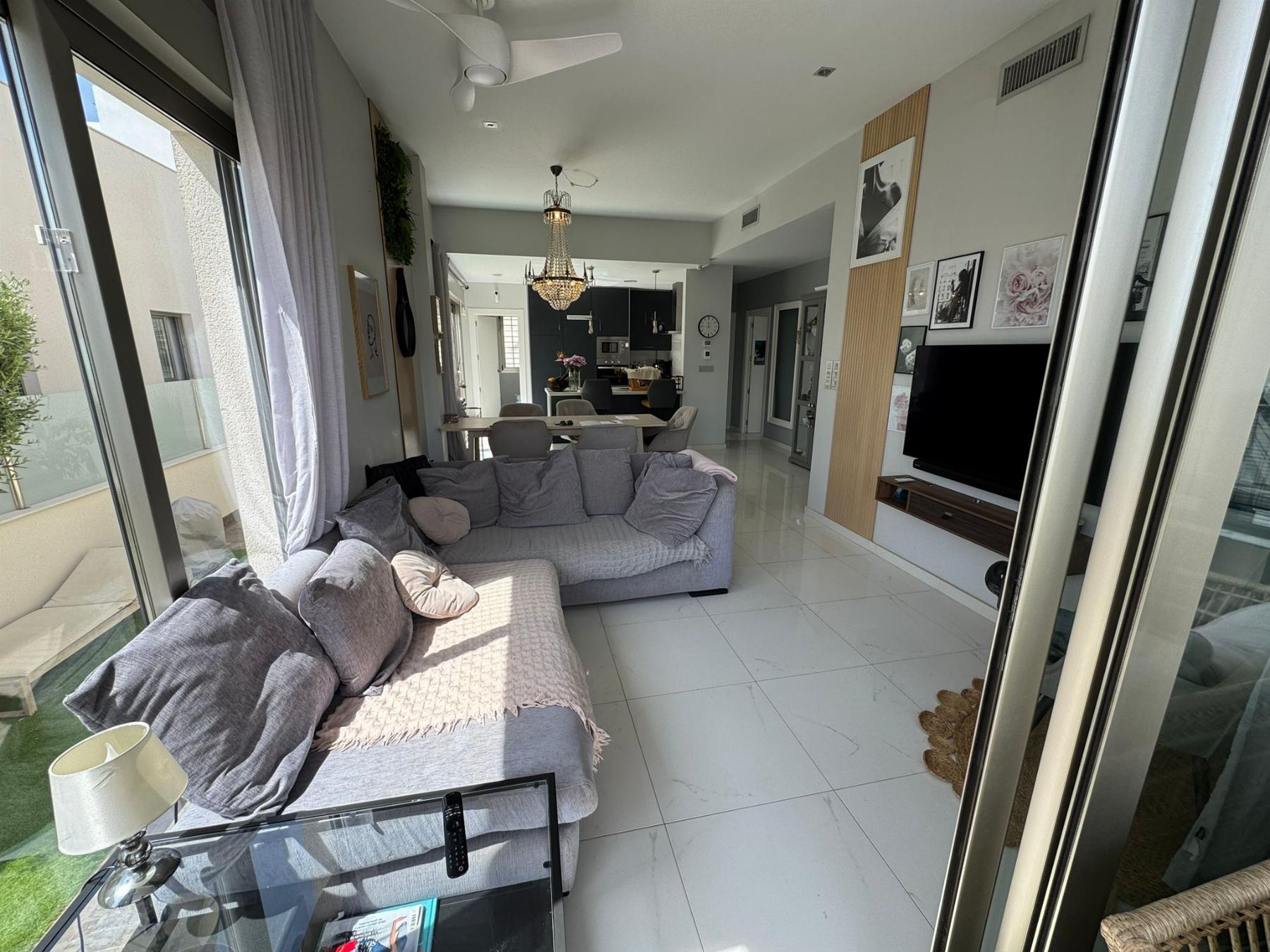 Resale - 5 Bedroom 4 Bathroom Chalet in Orihuela Costa - Villamartin - Alicante Resale - 5 Bedroom 4 Bathroom Chalet in Orihuela Costa - Villamartin - Alicante
