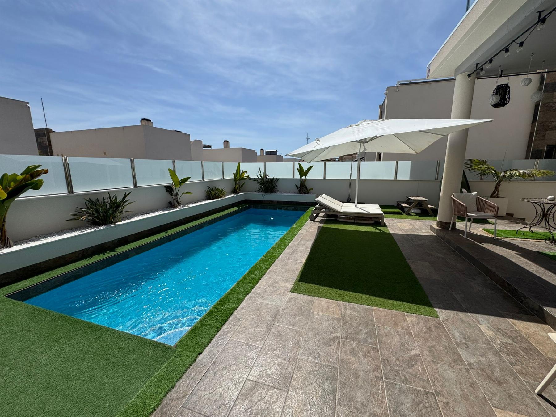 Resale - 5 Bedroom 4 Bathroom Chalet in Orihuela Costa - Villamartin - Alicante Resale - 5 Bedroom 4 Bathroom Chalet in Orihuela Costa - Villamartin - Alicante