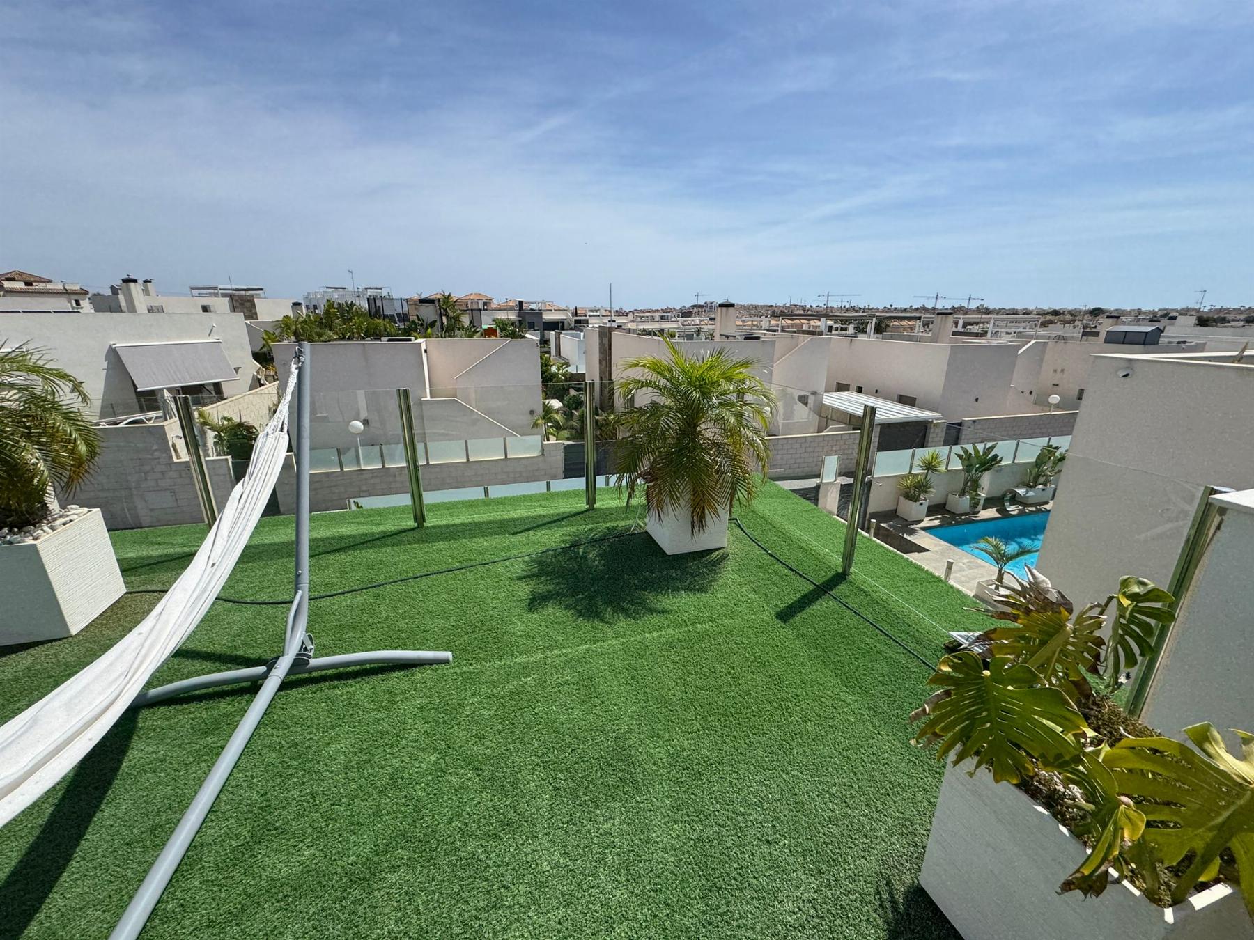 Resale - 5 Bedroom 4 Bathroom Chalet in Orihuela Costa - Villamartin - Alicante Resale - 5 Bedroom 4 Bathroom Chalet in Orihuela Costa - Villamartin - Alicante
