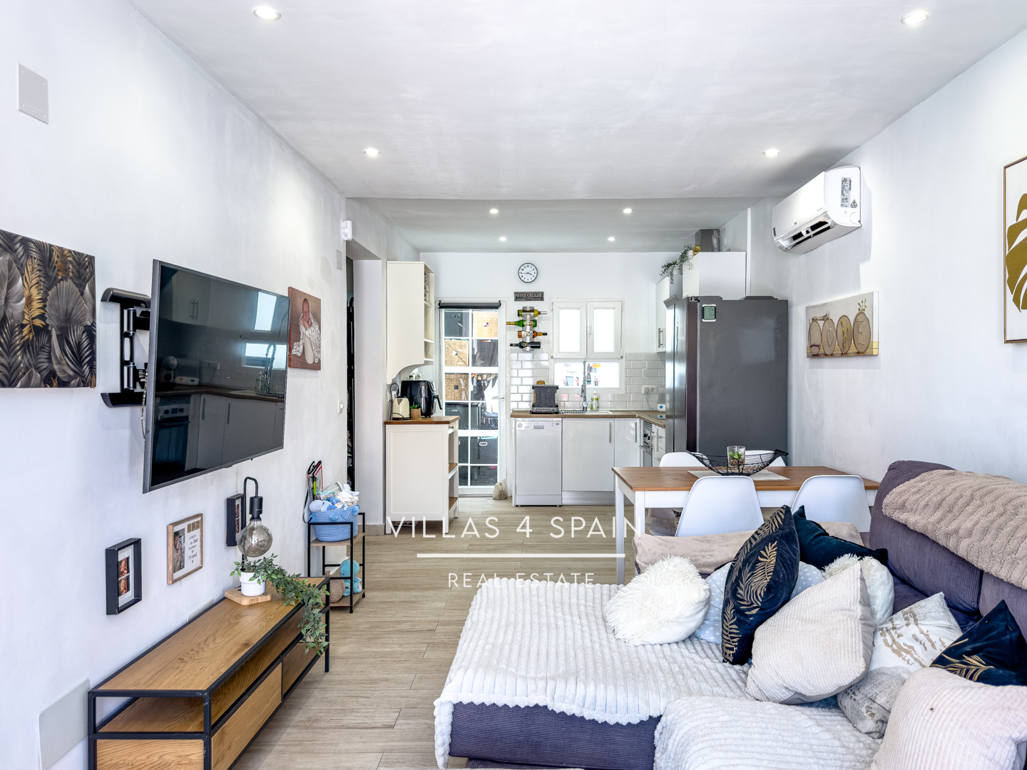 Resale - 2 Bedroom 1 bathroom Fully Renovated Town house with front garden in Torrevieja, San Luis - calle Zarauz - Alicante Resale - 2 Bedroom 1 bathroom Fully Renovated Town house with front garden in Torrevieja, San Luis - calle Zarauz - Alicante