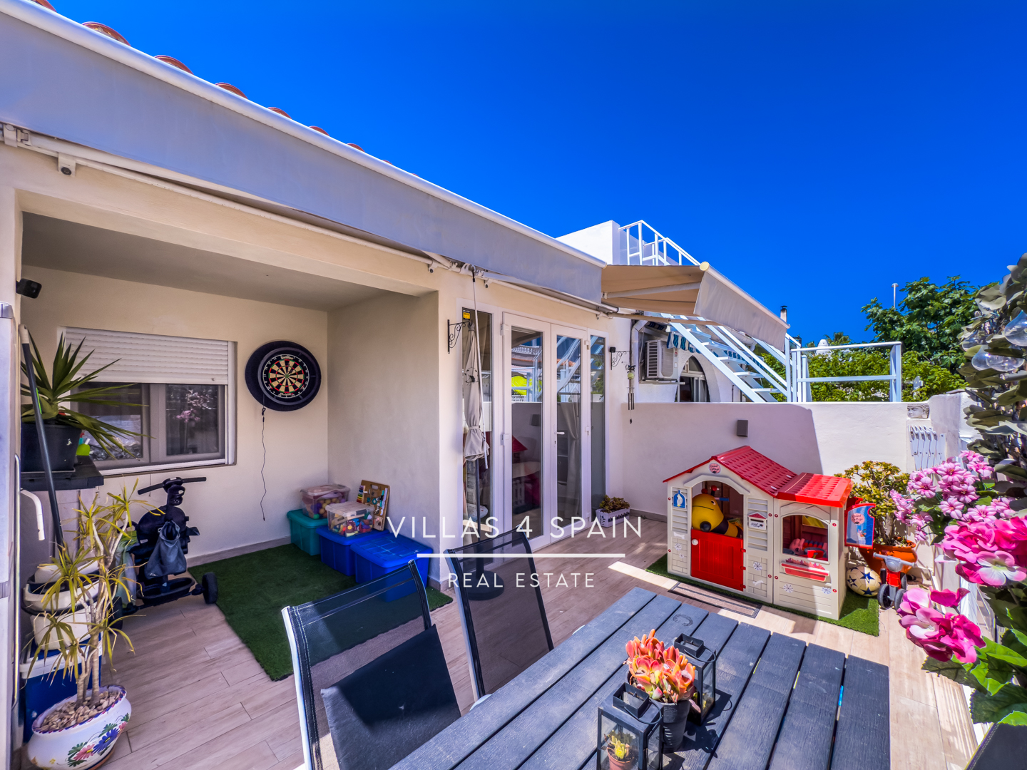 2 Bedroom 1 bathroom Fully Renovated Town house with front garden in Torrevieja, San Luis 