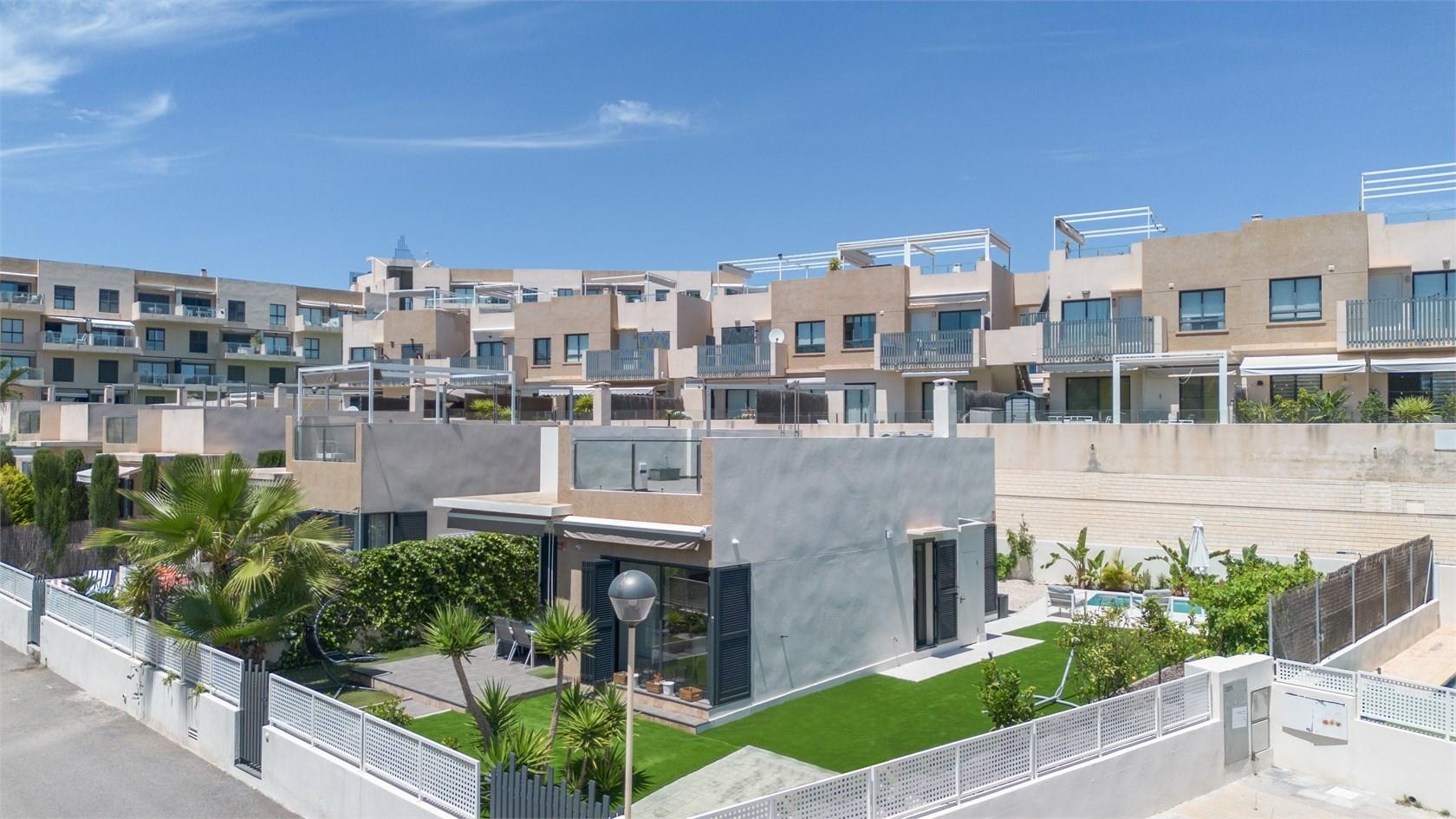 Sold - 3 Bedroom 2 Bathroom Chalet in Orihuela Costa - La Zenia - Alicante Sold - 3 Bedroom 2 Bathroom Chalet in Orihuela Costa - La Zenia - Alicante