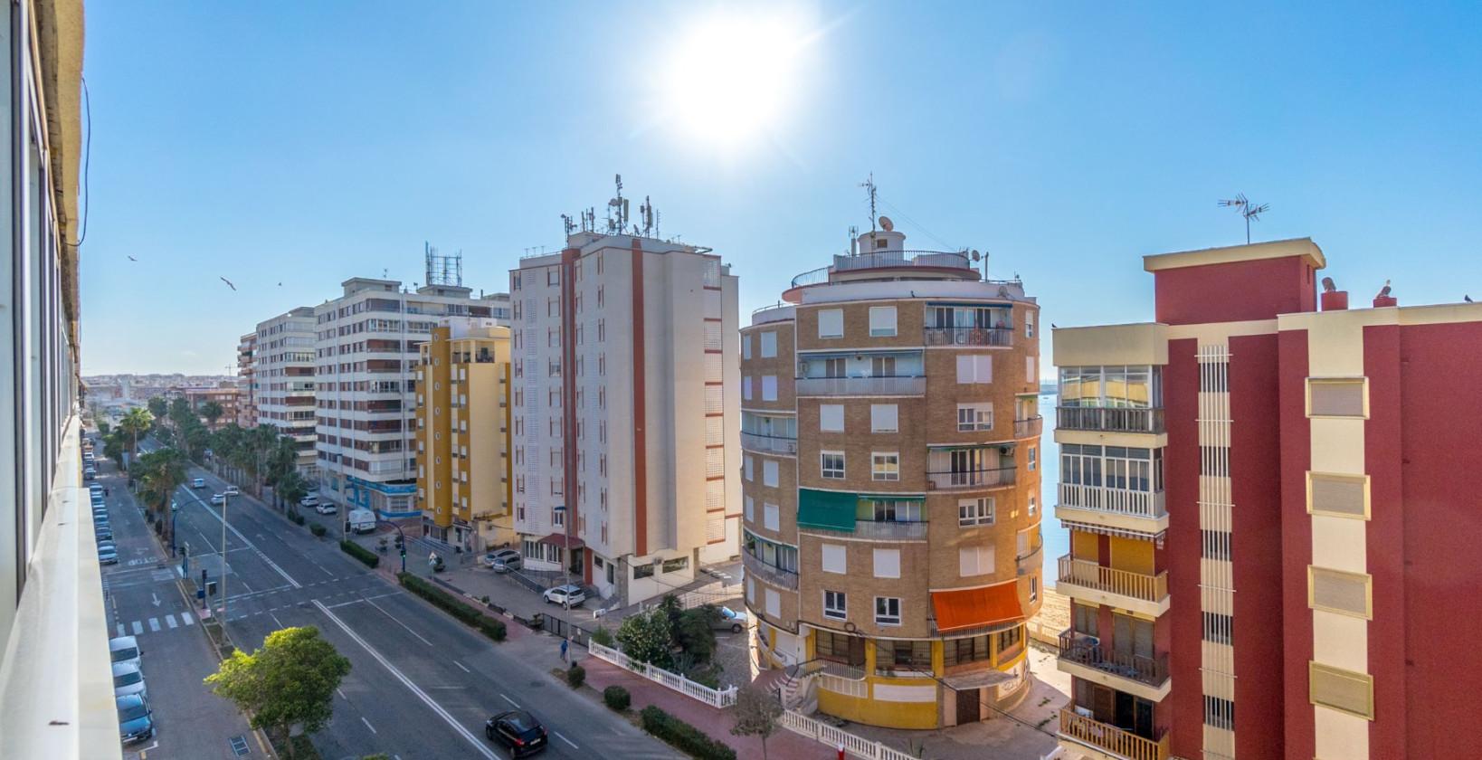 Resale - 3 Bedroom 2 Bathroom Apartamento in Torrevieja - Playa de La Acequion - Alicante Resale - 3 Bedroom 2 Bathroom Apartamento in Torrevieja - Playa de La Acequion - Alicante