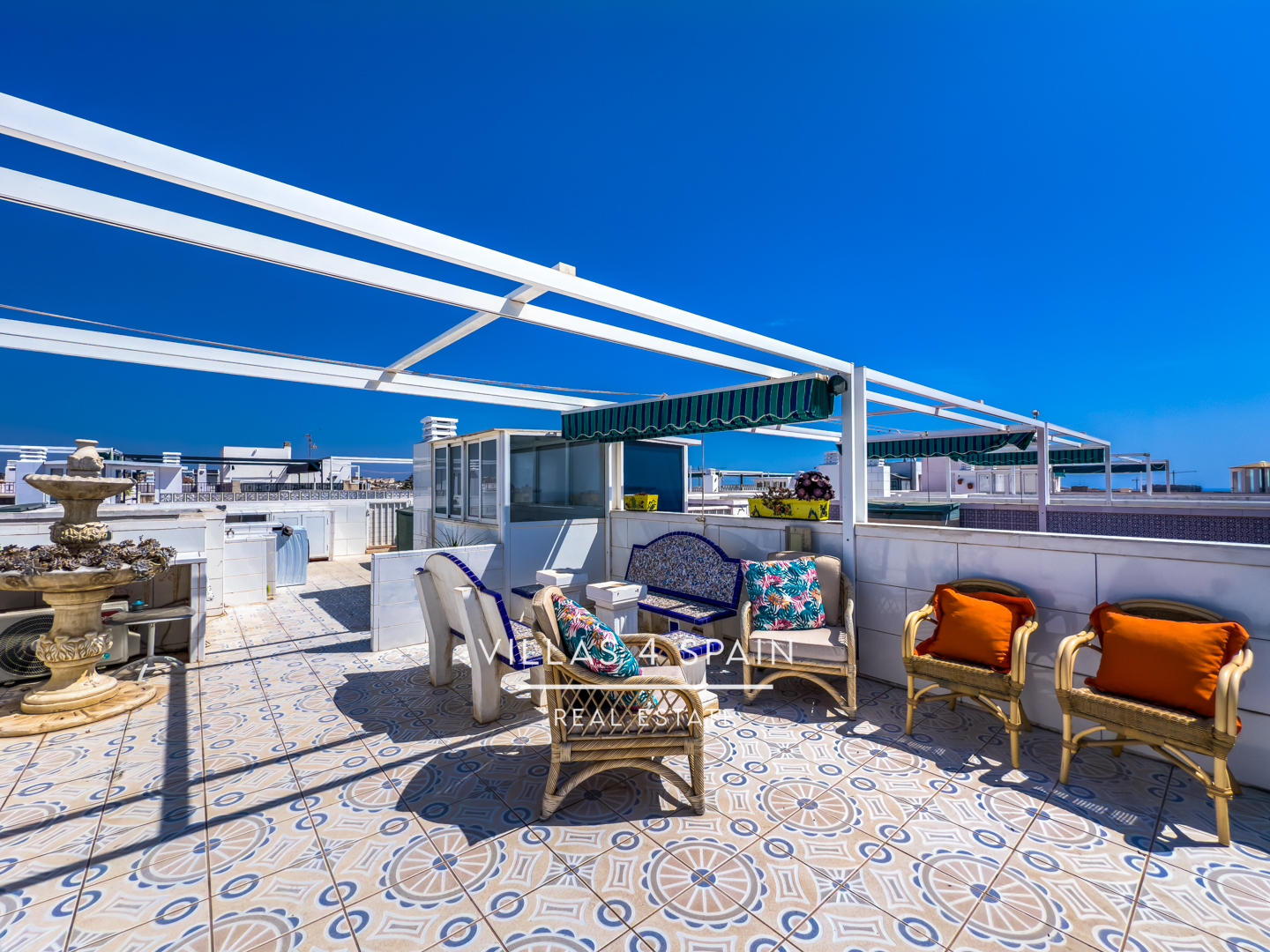 Resale - 2 Bed 1 Bath Apartment with Roof Terrace and sea views - calle salustiana - Alicante Resale - 2 Bed 1 Bath Apartment with Roof Terrace and sea views - calle salustiana - Alicante