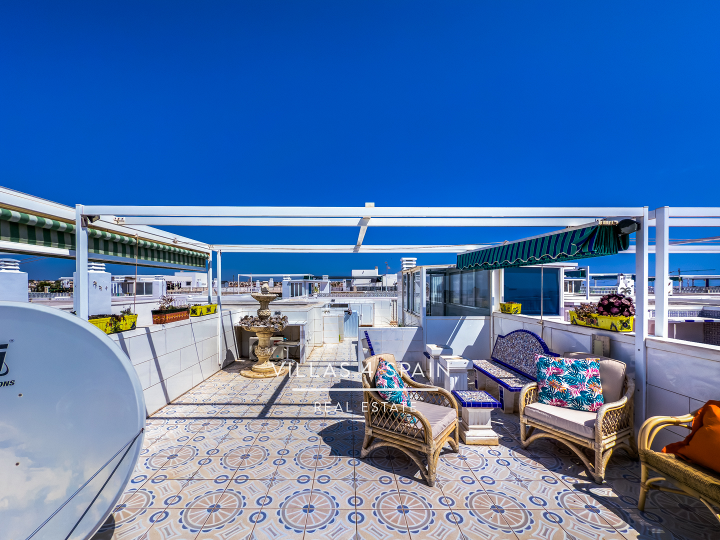 Resale - 2 Bed 1 Bath Apartment with Roof Terrace and sea views - calle salustiana - Alicante Resale - 2 Bed 1 Bath Apartment with Roof Terrace and sea views - calle salustiana - Alicante