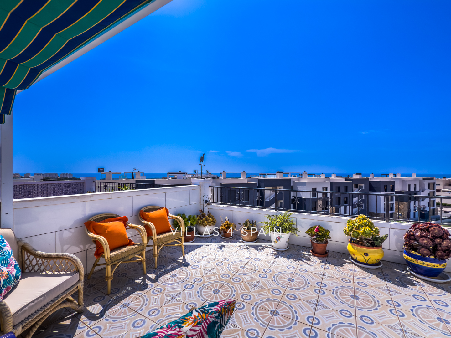 Resale - 2 Bed 1 Bath Apartment with Roof Terrace and sea views - calle salustiana - Alicante Resale - 2 Bed 1 Bath Apartment with Roof Terrace and sea views - calle salustiana - Alicante