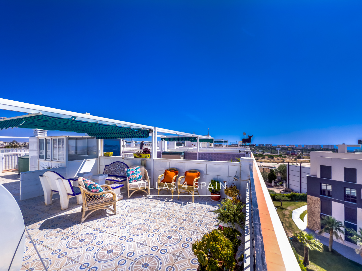 Resale - 2 Bed 1 Bath Apartment with Roof Terrace and sea views - calle salustiana - Alicante Resale - 2 Bed 1 Bath Apartment with Roof Terrace and sea views - calle salustiana - Alicante