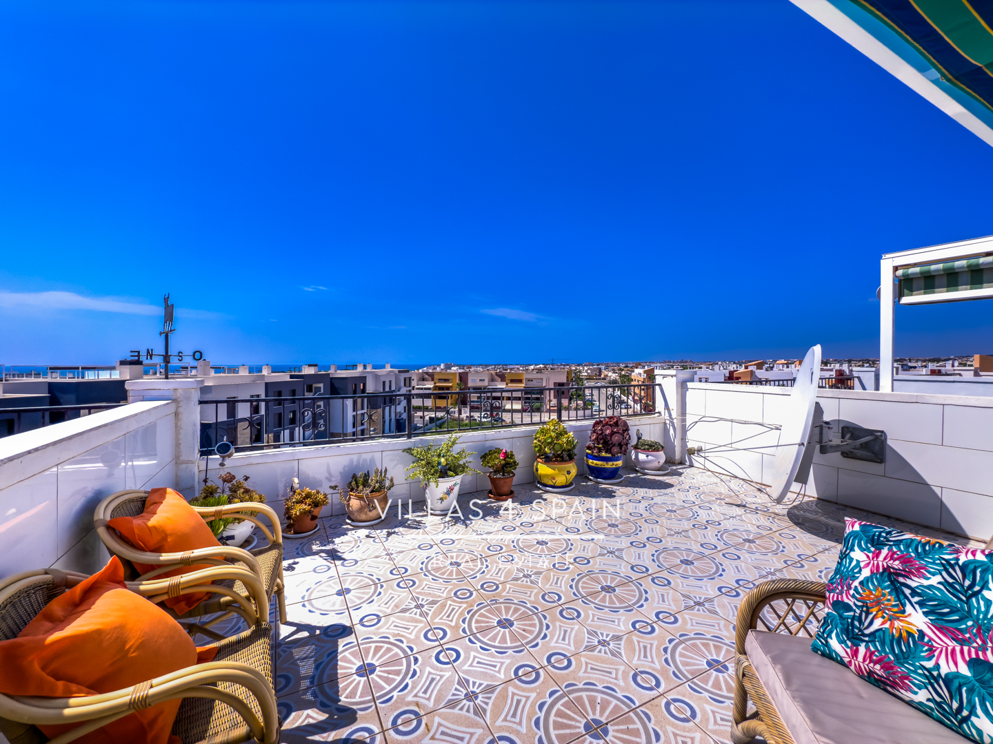 Resale - 2 Bed 1 Bath Apartment with Roof Terrace and sea views - calle salustiana - Alicante Resale - 2 Bed 1 Bath Apartment with Roof Terrace and sea views - calle salustiana - Alicante