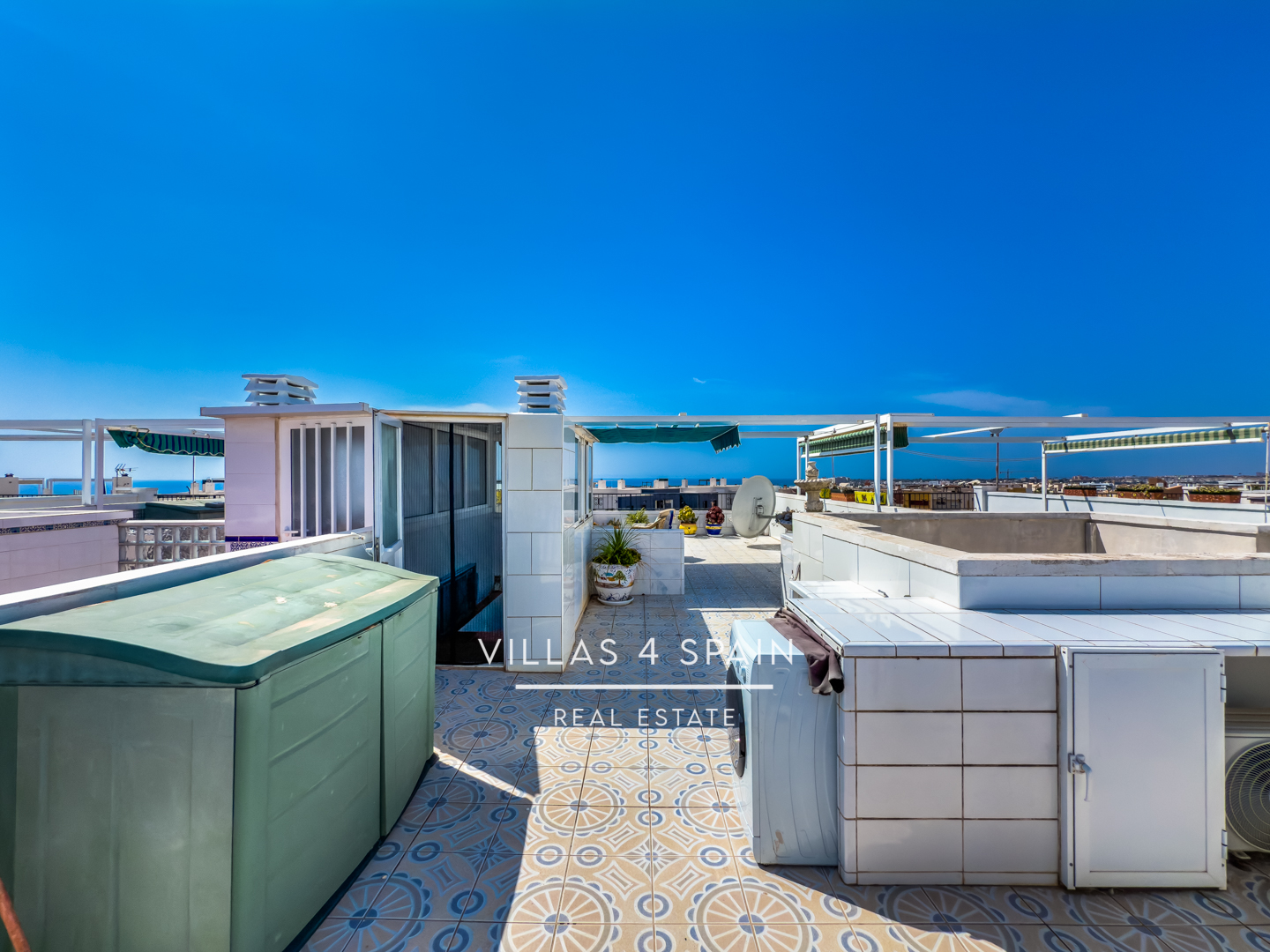 Resale - 2 Bed 1 Bath Apartment with Roof Terrace and sea views - calle salustiana - Alicante Resale - 2 Bed 1 Bath Apartment with Roof Terrace and sea views - calle salustiana - Alicante